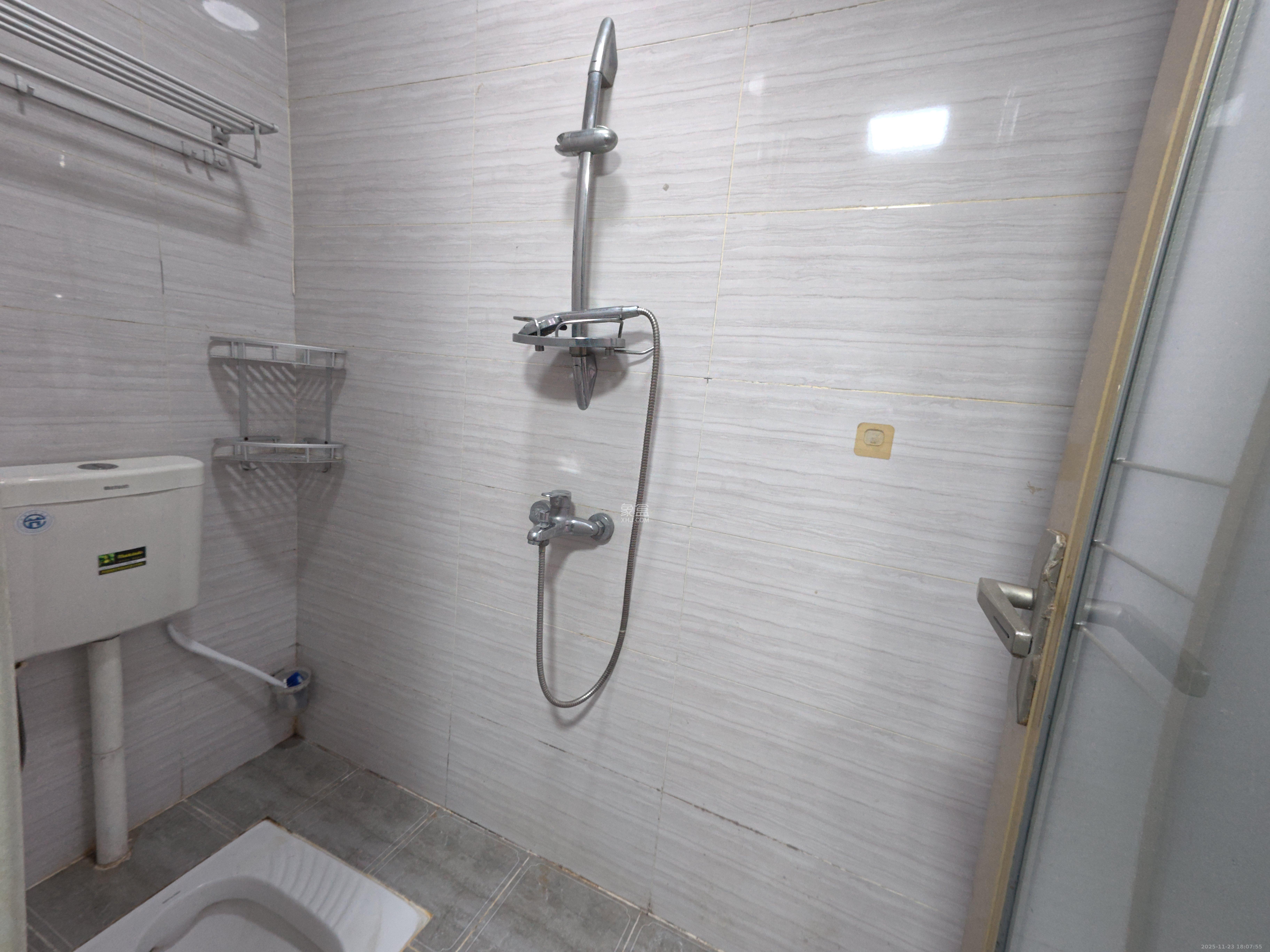 和润园一、二期  1室1厅1卫    1300.0元/月室内图