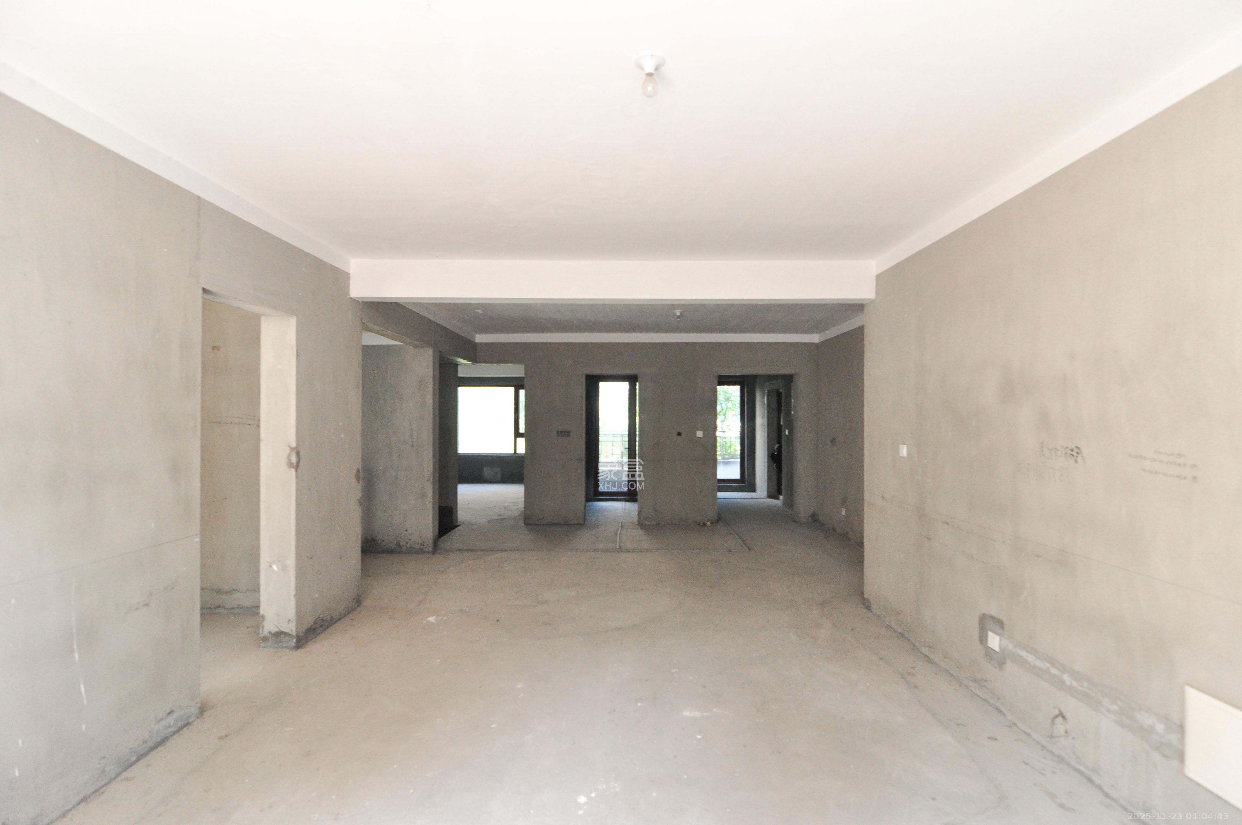 长房梅溪香山 4室2厅2卫 650.0万 长房梅溪香山 4室2厅2卫 650.0万客厅