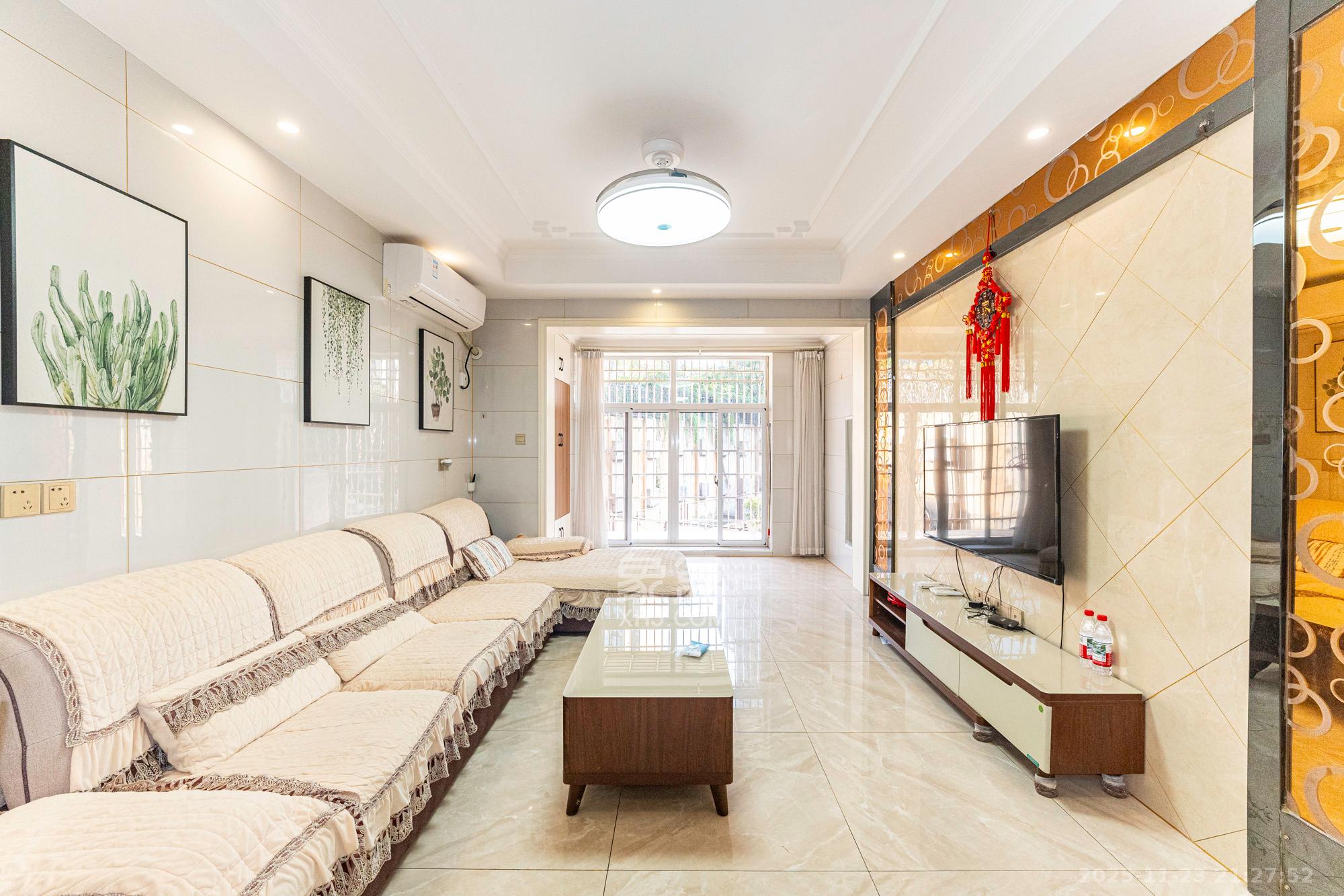 豪庭（江城豪庭）  3室2厅2卫    70.0万