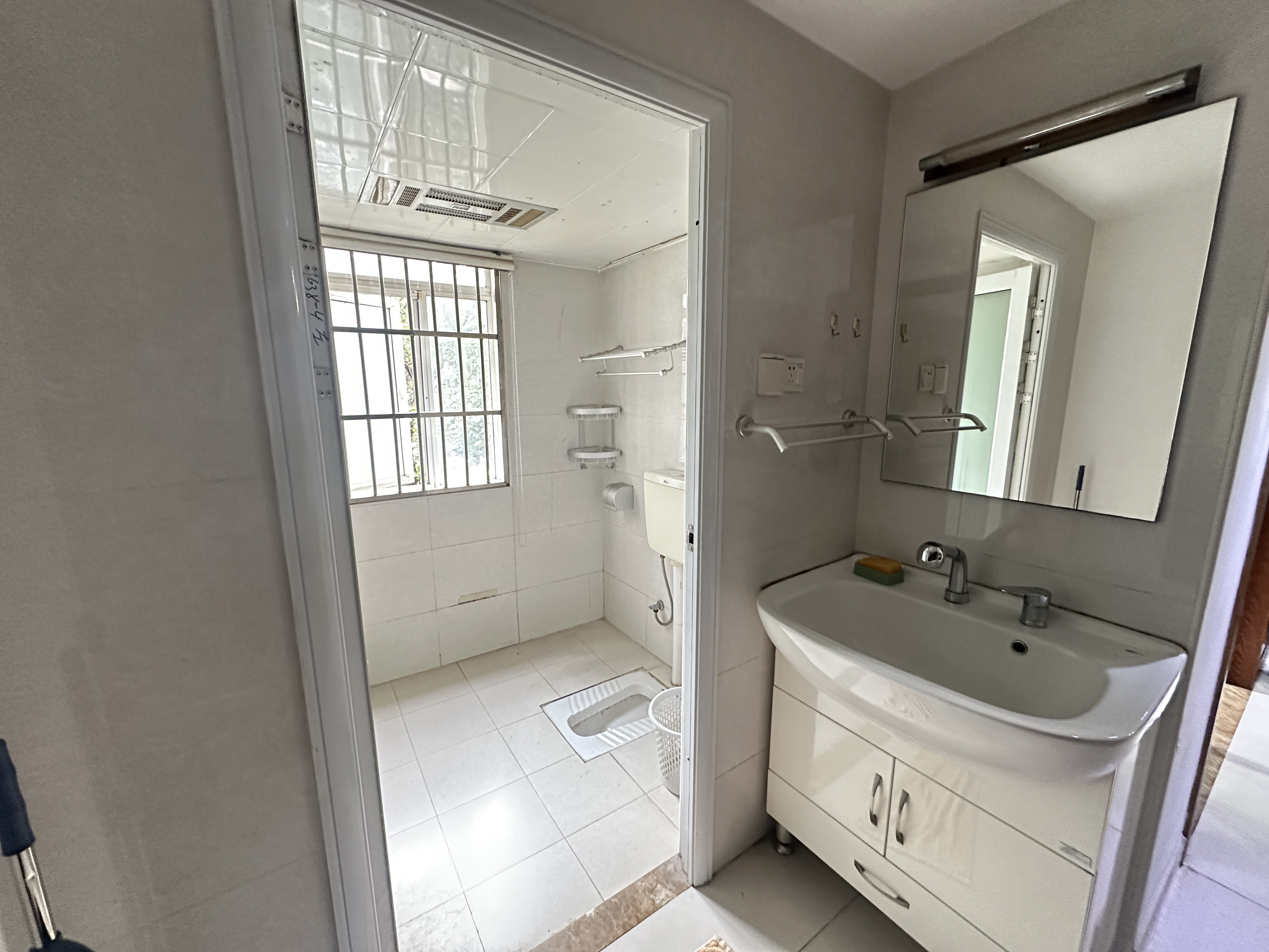 桔香鑫城  3室2厅2卫    2600.0元/月户型图