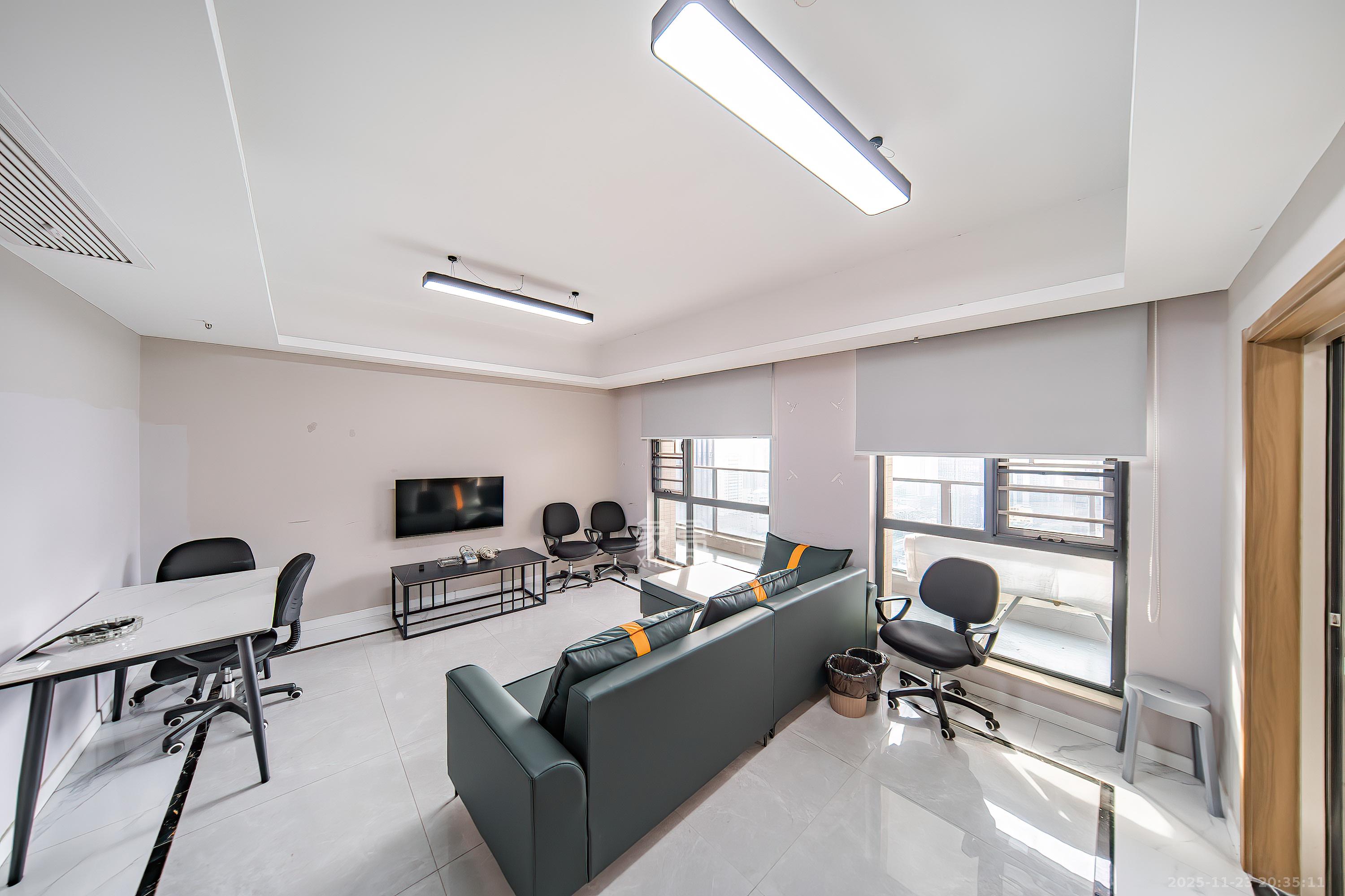 里约荟 3室2厅2卫 70.0万 里约荟 3室2厅2卫 70.0万客厅