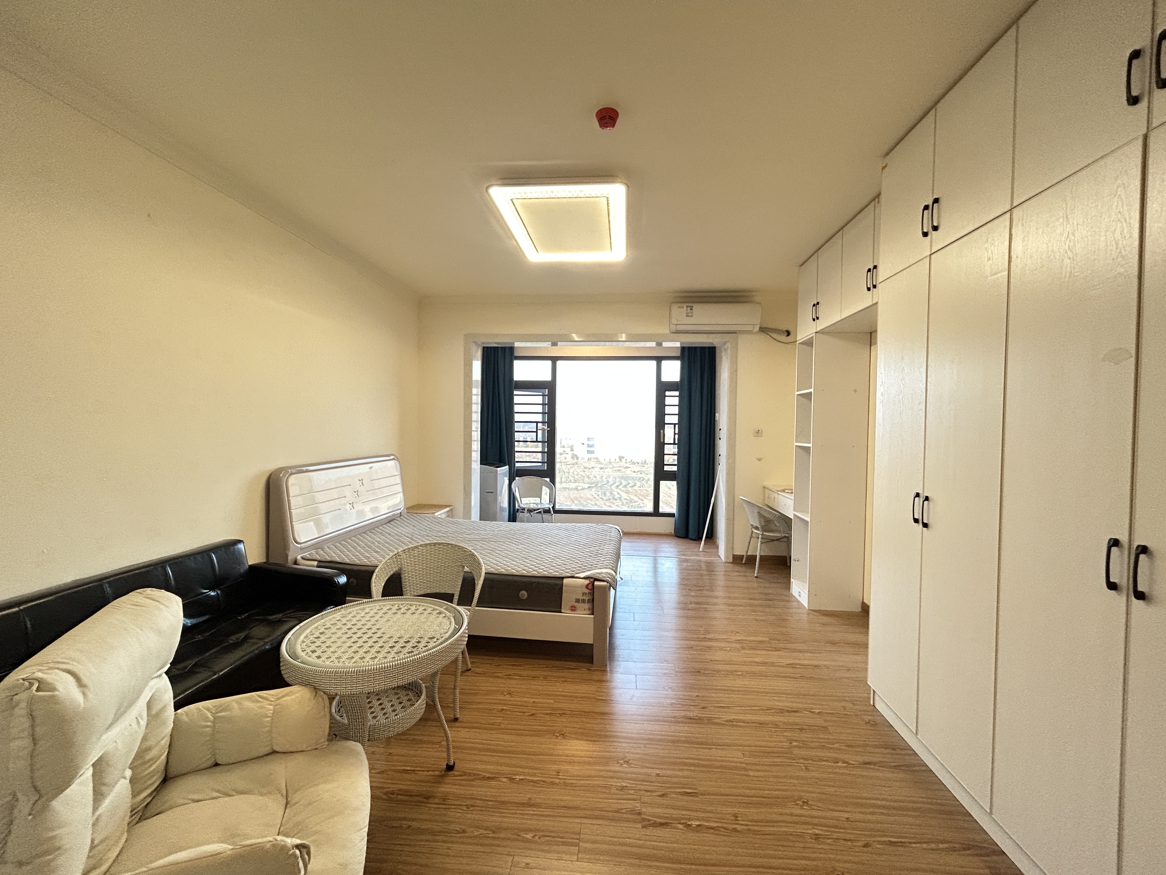 华耀碧桂园十里江湾誉峯  1室1厅1卫    1200.0元/月室内图