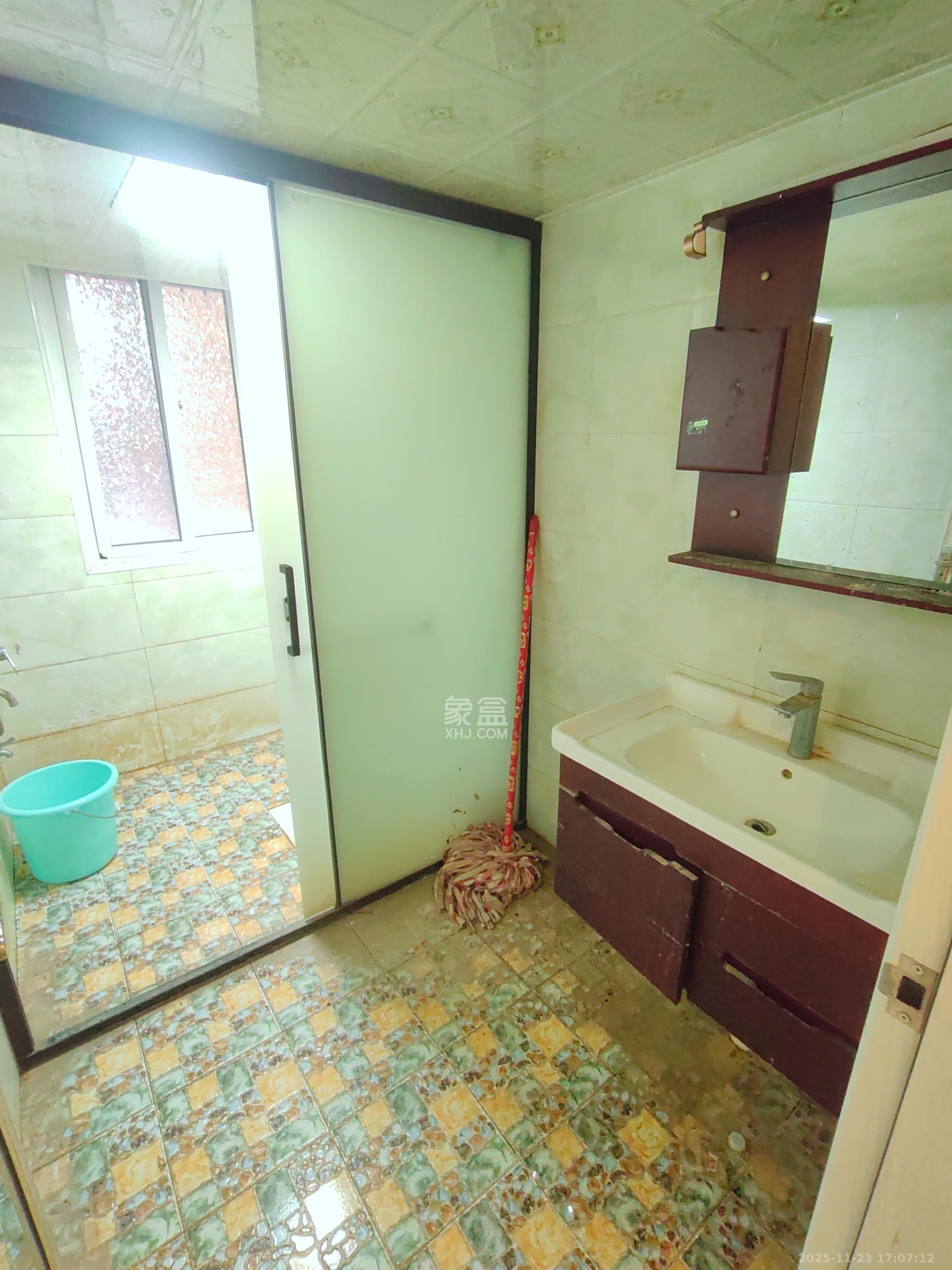 和康园小区 4室2厅2卫 2500.0元/月 和康园小区 4室2厅2卫 2500.0元/月室内图