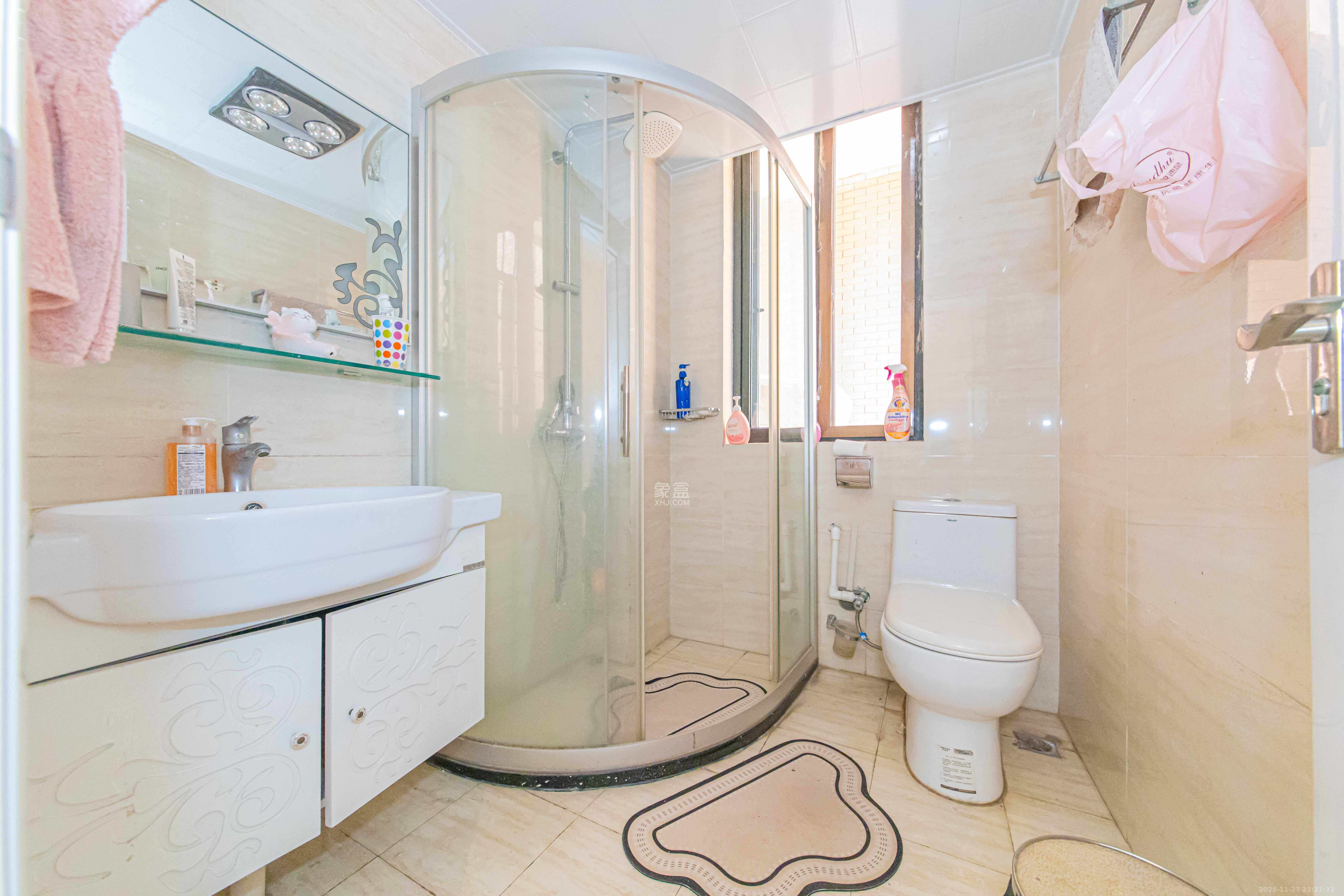 怡和山庄  3室2厅2卫    100.0万卫生间