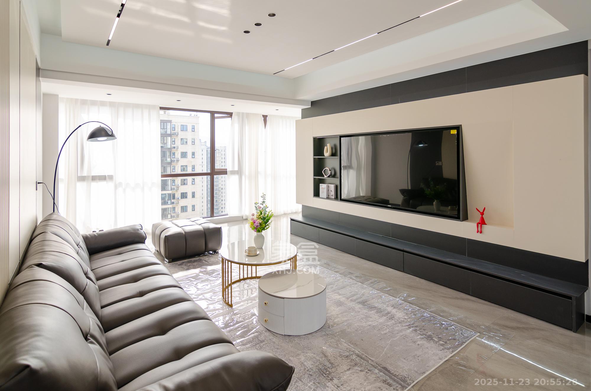 新华联梦想城  4室2厅2卫    113.8万客厅