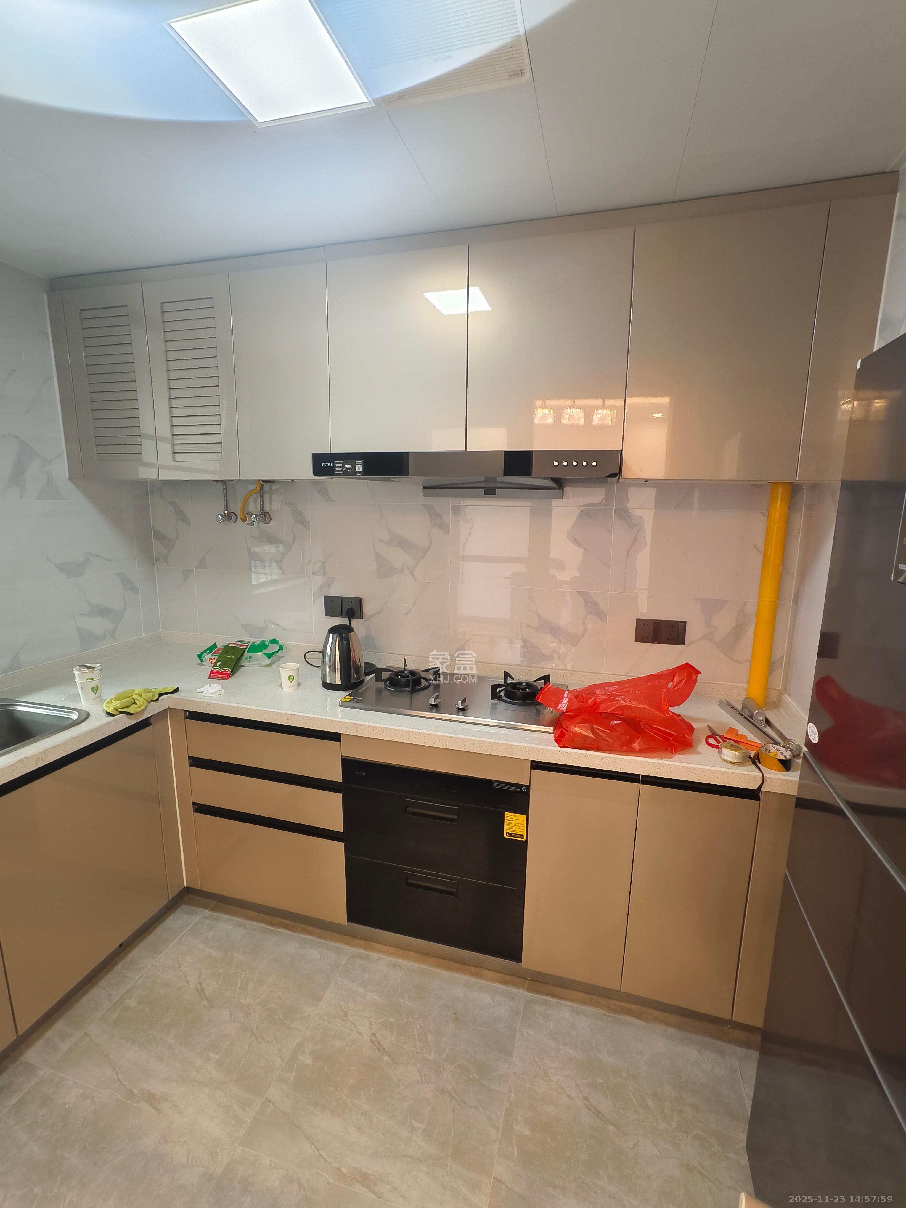 绿地V岛 4室2厅2卫 4300.0元/月 绿地V岛 4室2厅2卫 4300.0元/月室内图