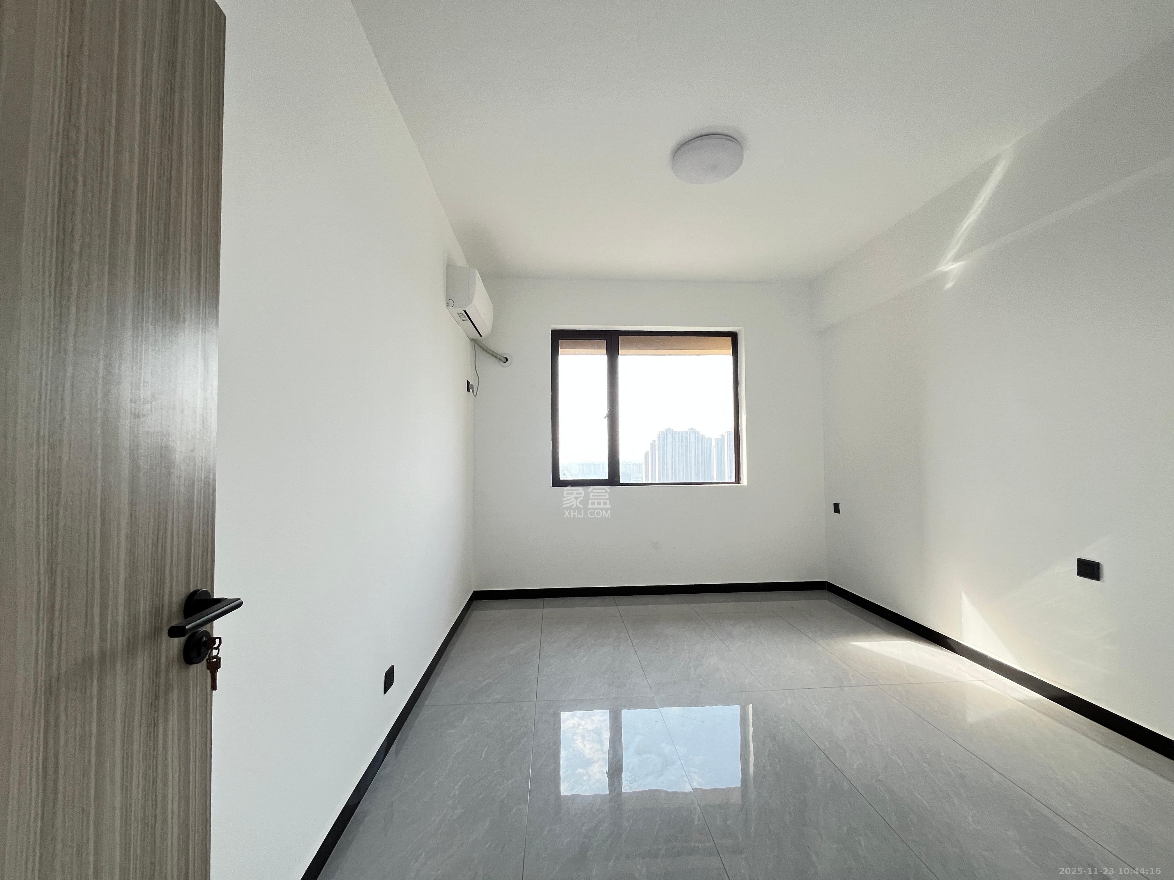 艺源颂雅小区（719街区）  4室2厅2卫    2500.0元/月室内图