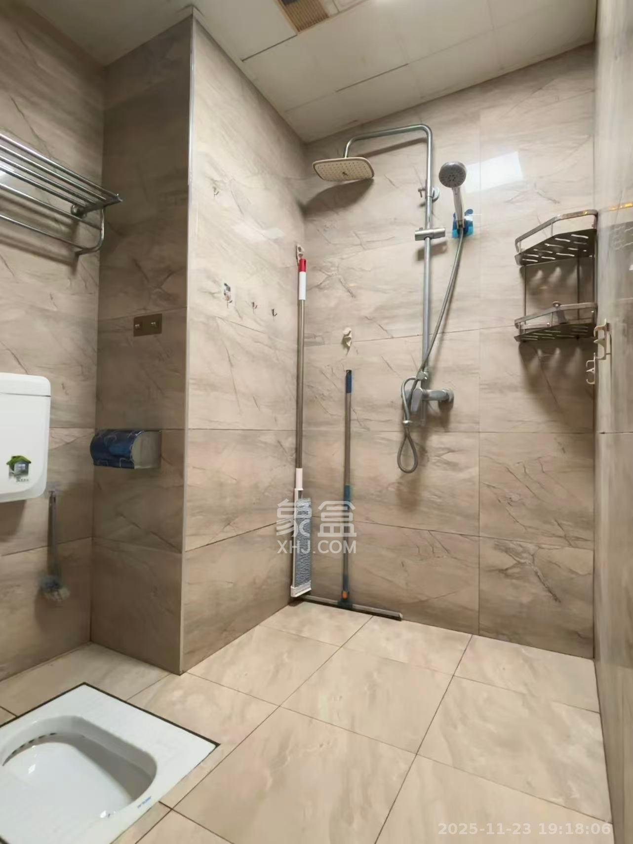 天下一家 2室2厅1卫 2300.0元/月 天下一家 2室2厅1卫 2300.0元/月室内图