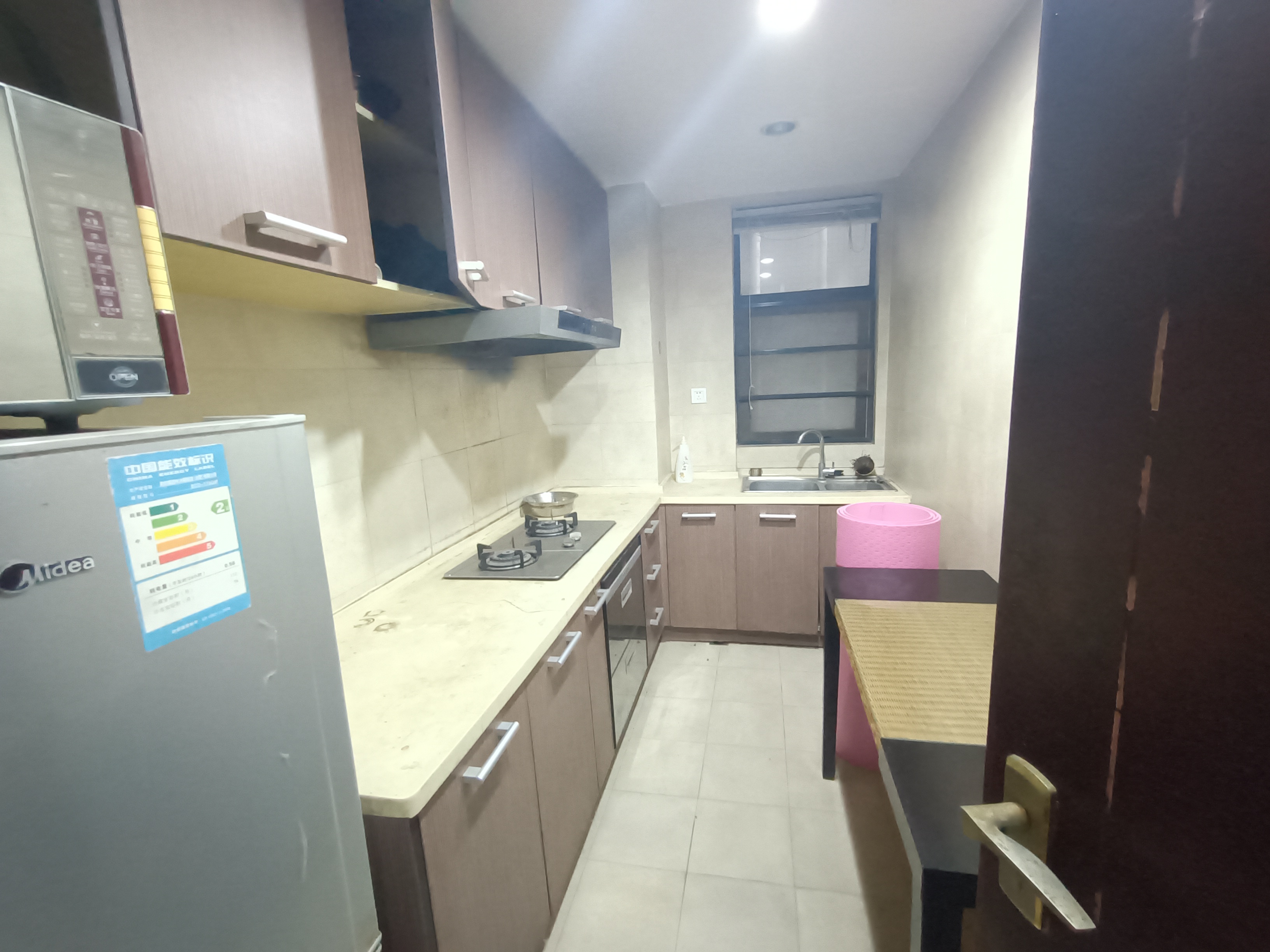 宝华海景 1室2厅1卫 2400.0元/月 宝华海景 1室2厅1卫 2400.0元/月室内图