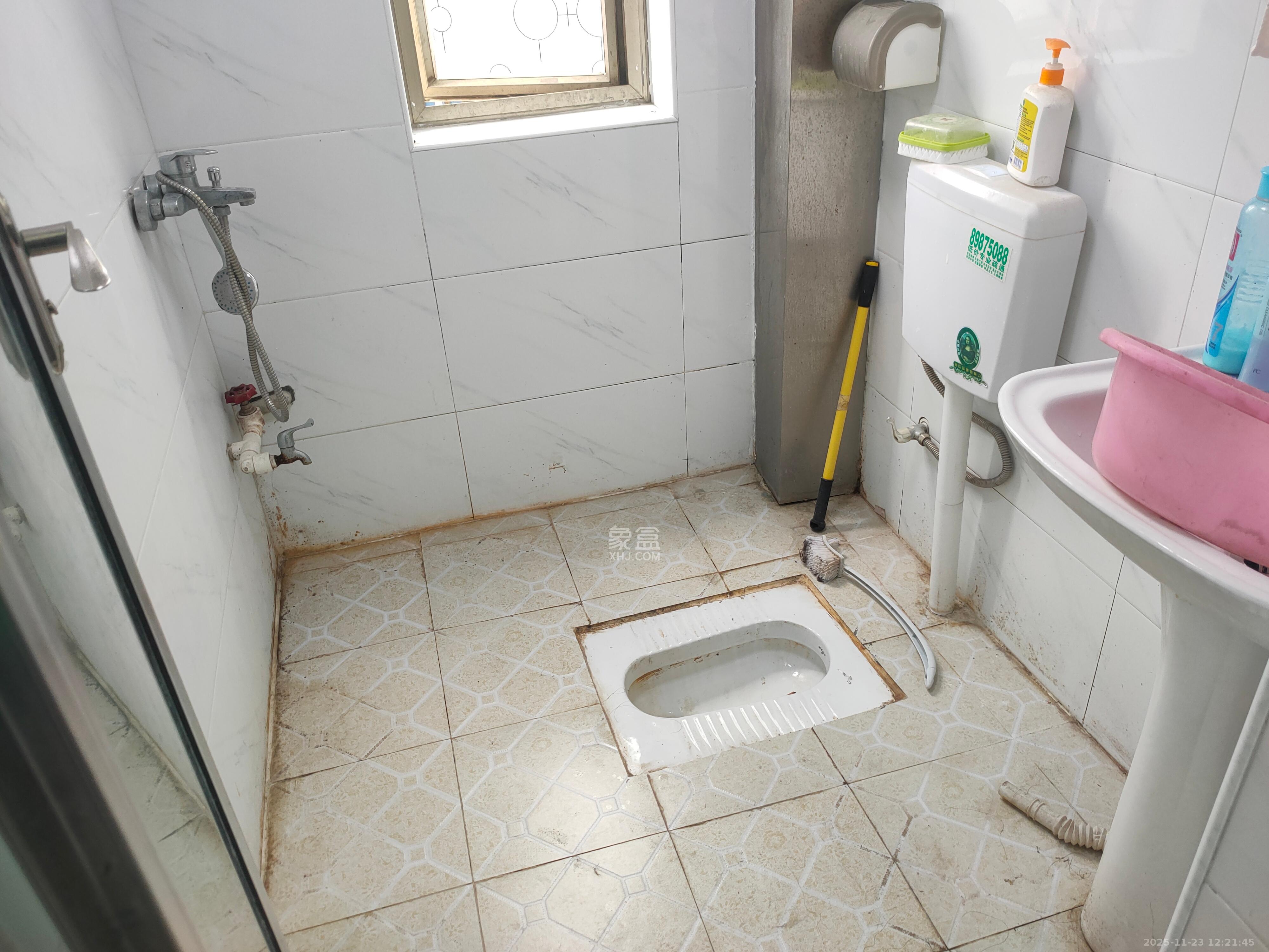 汽车发动机厂宿舍 3室2厅2卫 2000.0元/月 汽车发动机厂宿舍 3室2厅2卫 2000.0元/月室内图