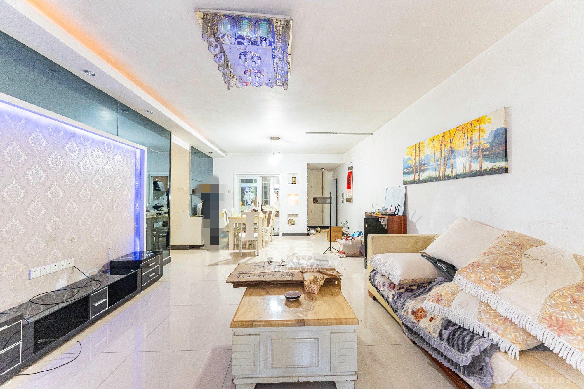 方略学府佳境 3室2厅2卫 54.0万 方略学府佳境 3室2厅2卫 54.0万客厅