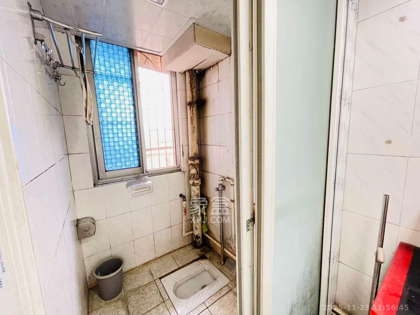 向东南社区  2室1厅1卫    1300.0元/月室内图