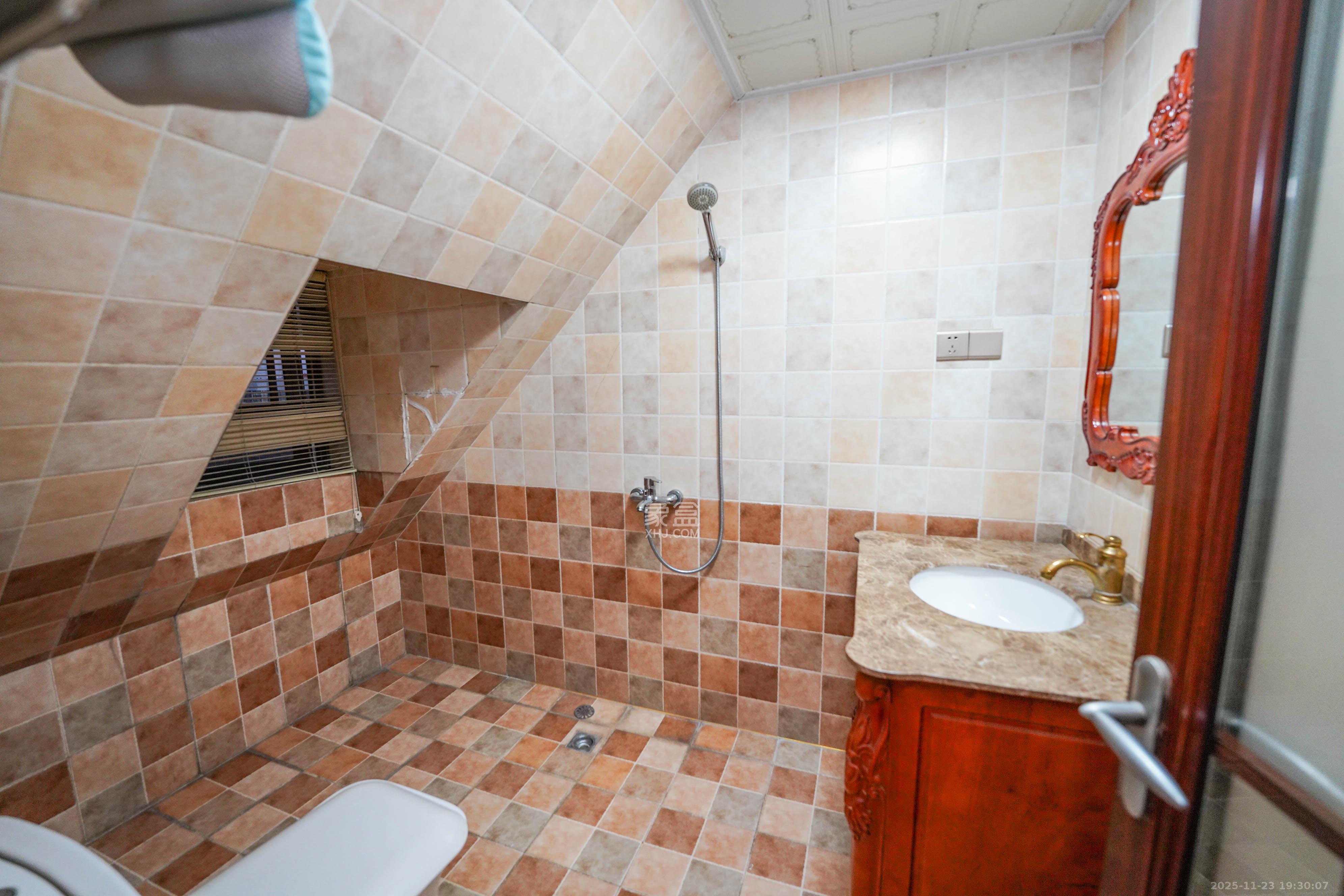 五矿紫湖香醍 2室2厅1卫 89.8万 五矿紫湖香醍 2室2厅1卫 89.8万卫生间