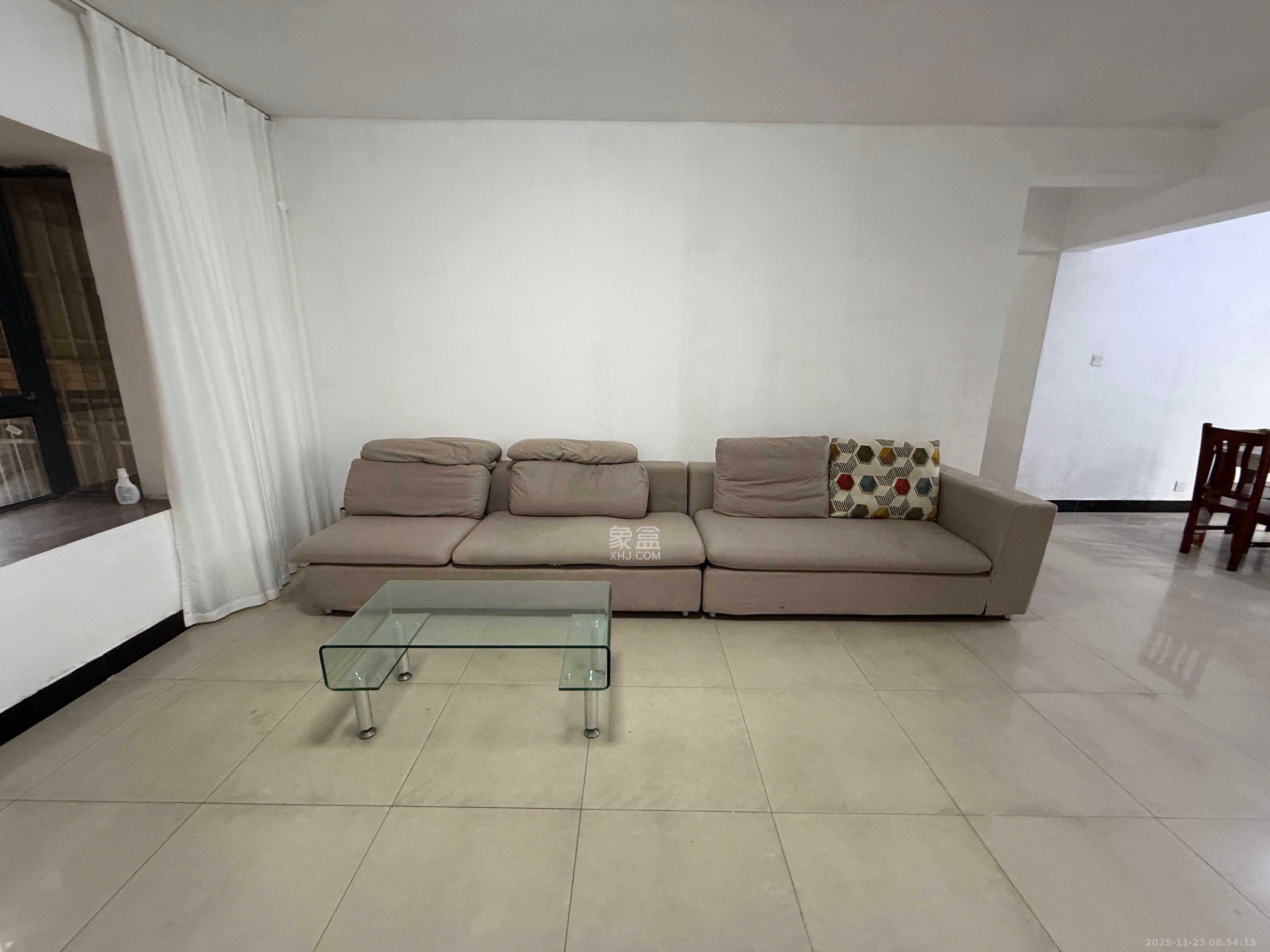 岳华嘉园 3室2厅2卫 2200.0元/月 岳华嘉园 3室2厅2卫 2200.0元/月室内图