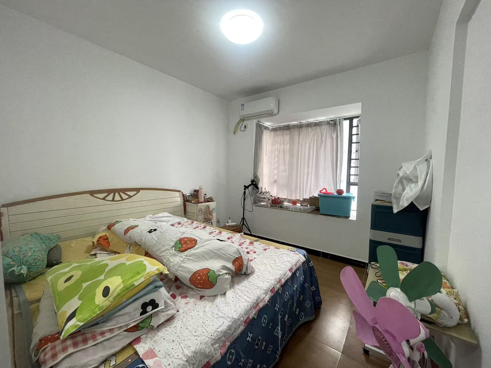 坡博家园二区 3室2厅2卫 2200.0元/月 坡博家园二区 3室2厅2卫 2200.0元/月室内图