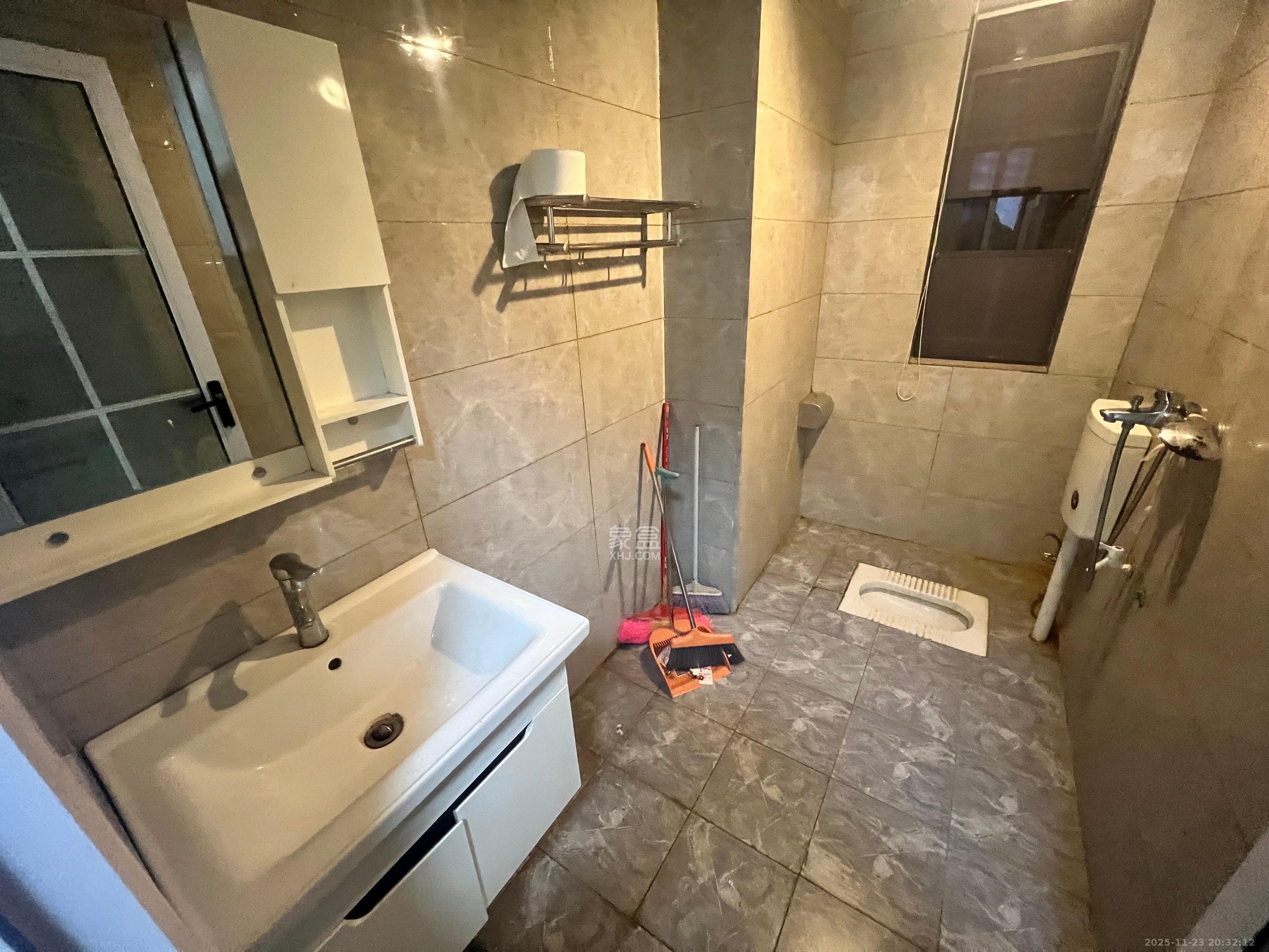 南山梅溪一方 3室2厅2卫 2300.0元/月 南山梅溪一方 3室2厅2卫 2300.0元/月室内图