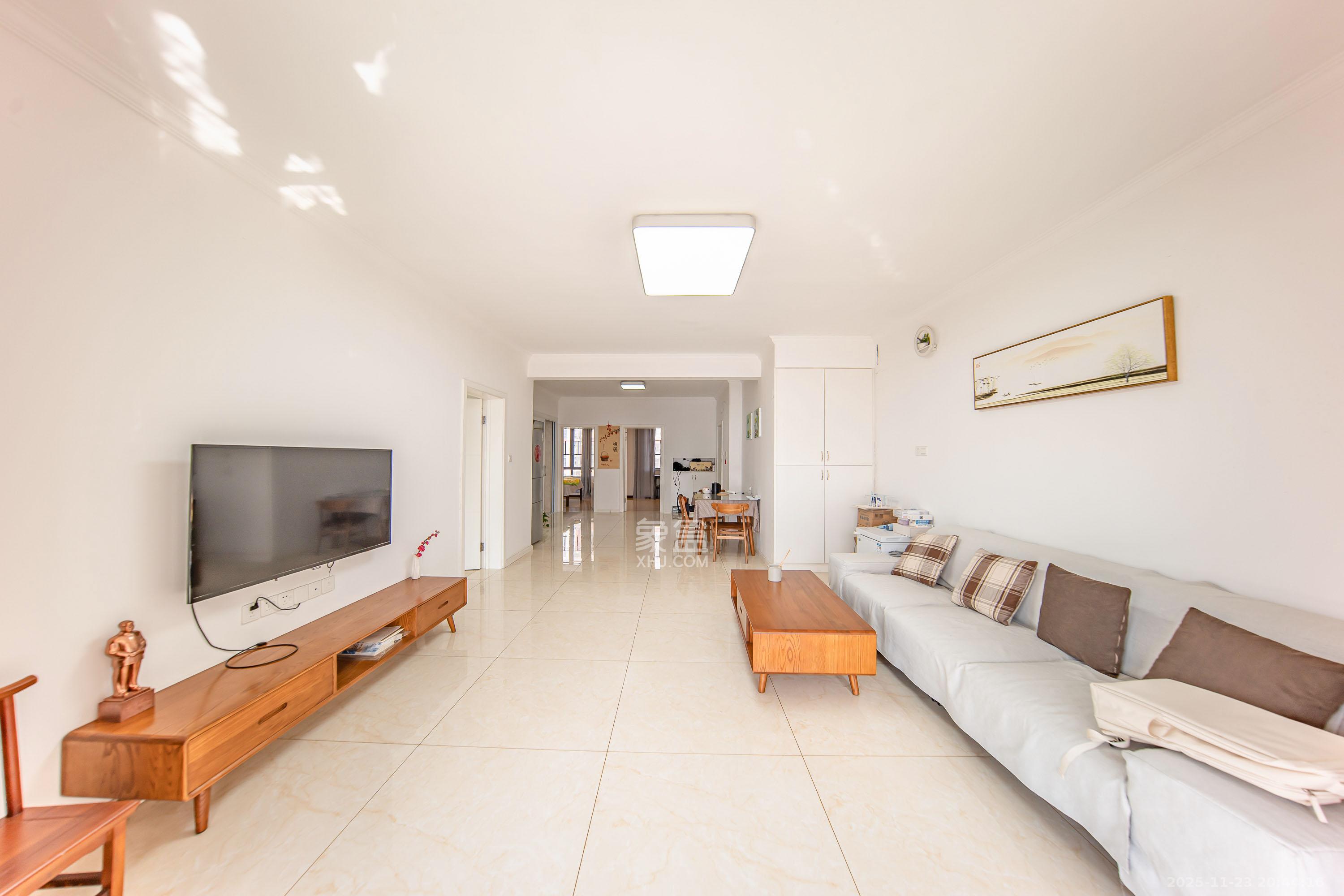 麓山里 3室2厅2卫 72.0万 麓山里 3室2厅2卫 72.0万客厅