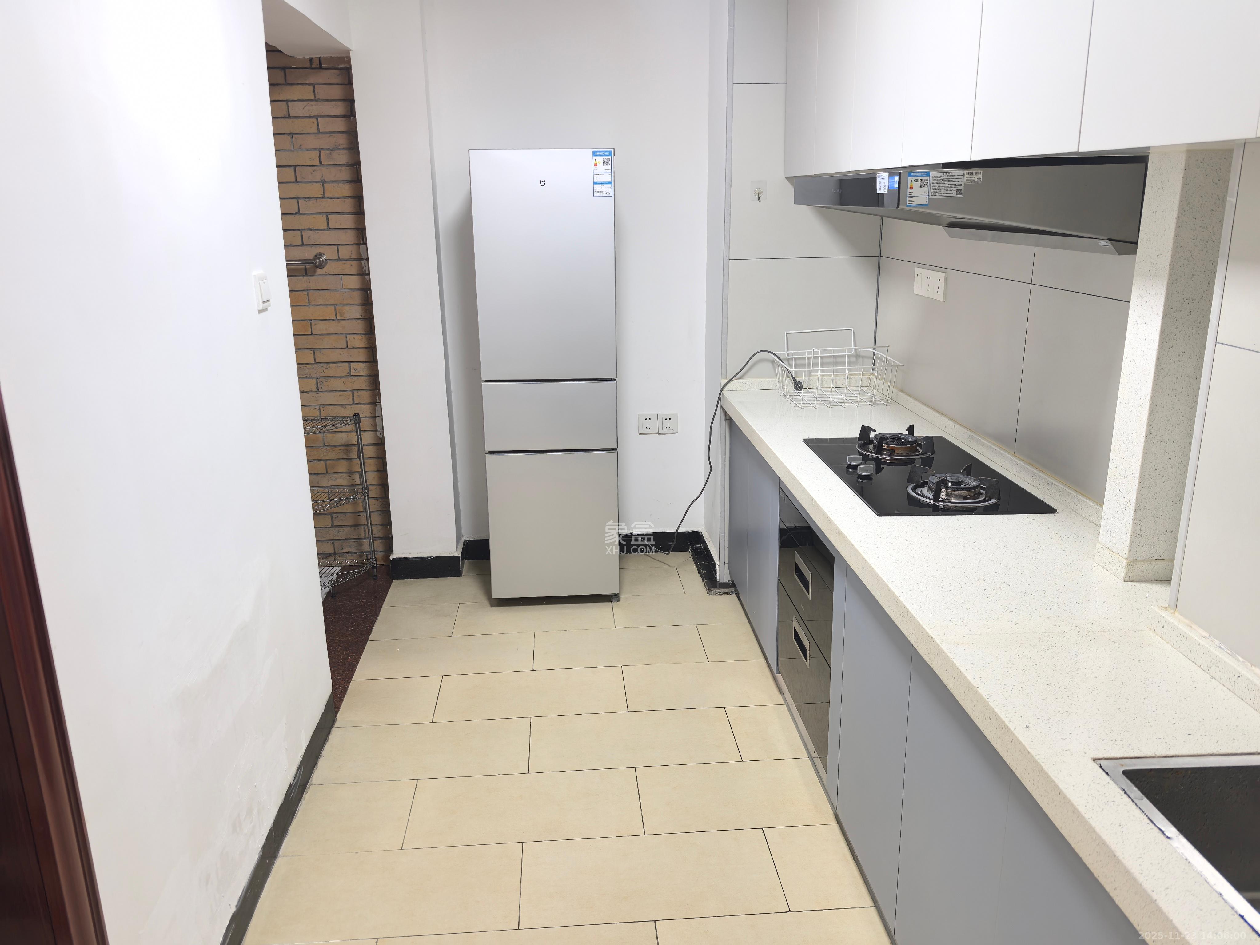 公园9号  2室2厅1卫    3800.0元/月室内图