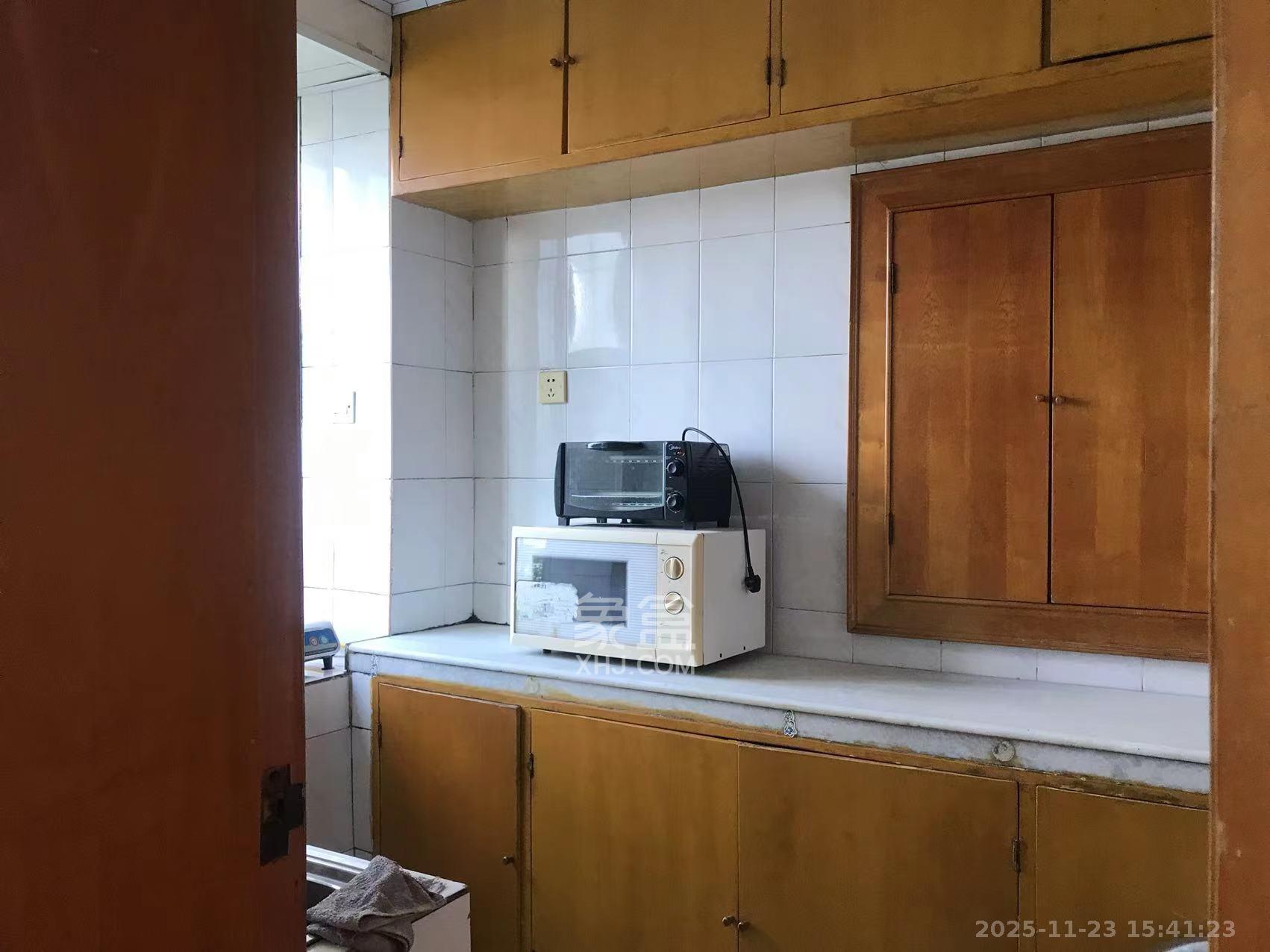 申湘花园  3室2厅1卫    2000.0元/月室内图