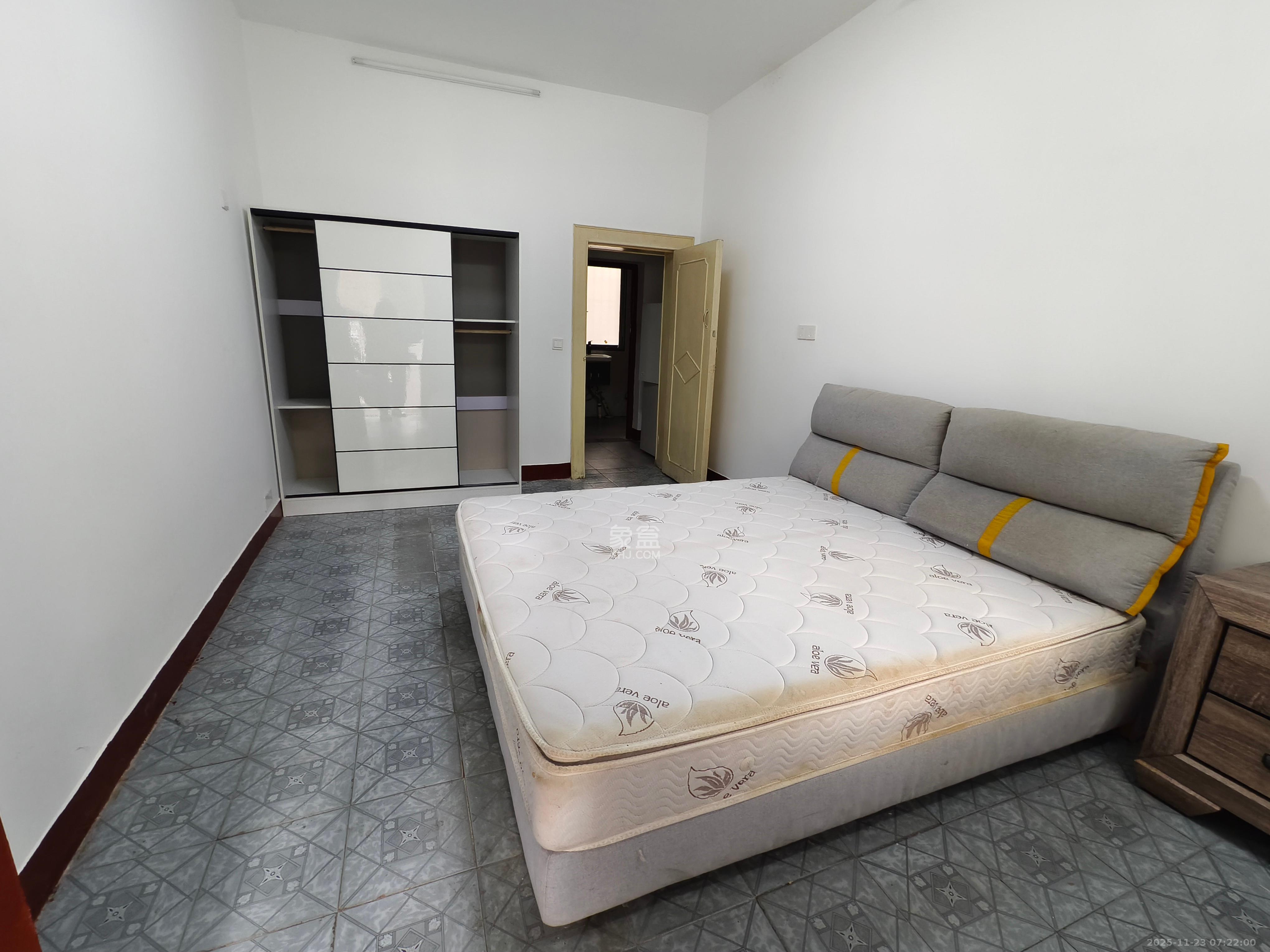 湘农桥社区  2室1厅1卫    1800.0元/月室内图