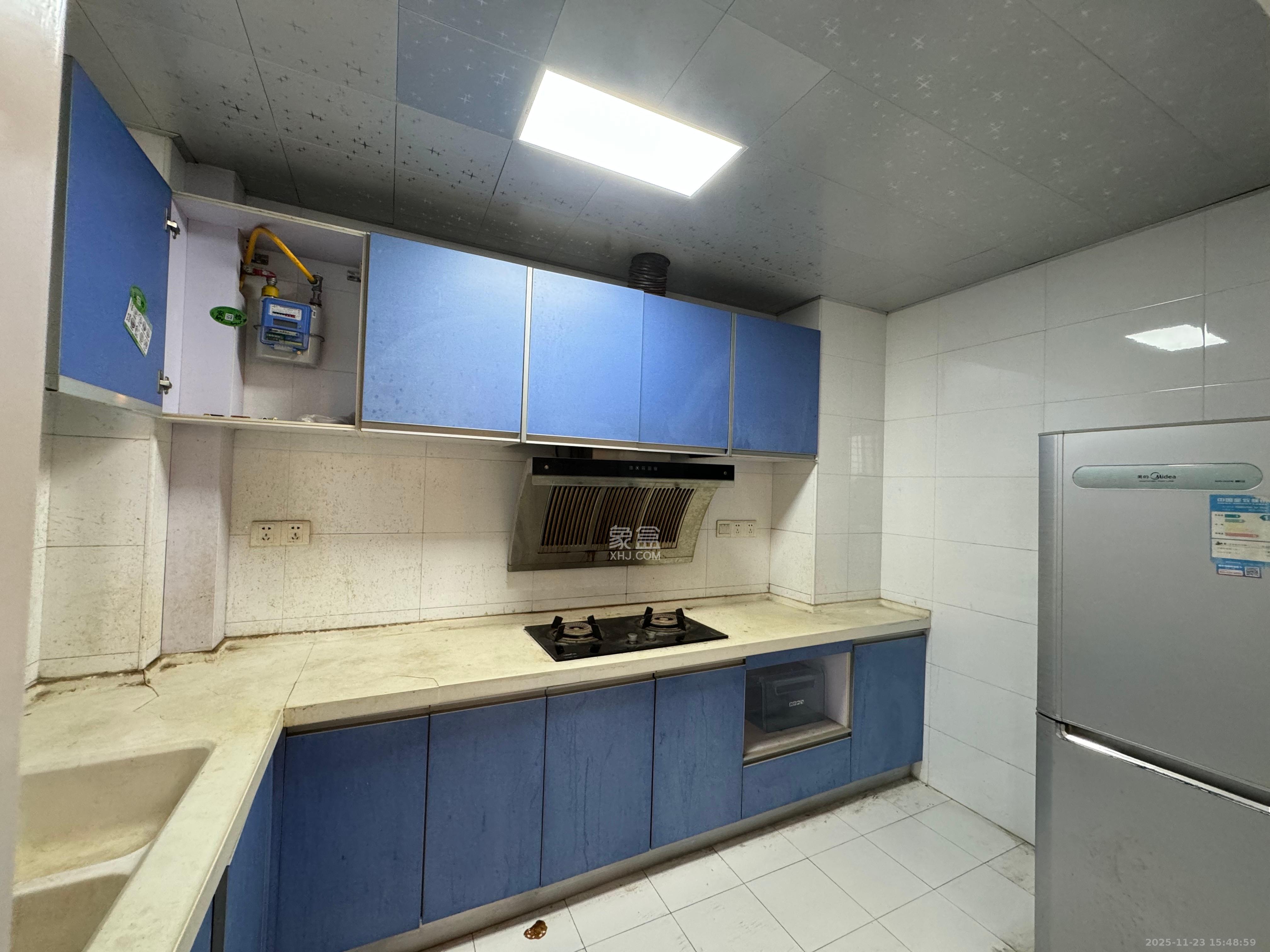 学府华庭 3室2厅2卫 2500.0元/月 学府华庭 3室2厅2卫 2500.0元/月室内图