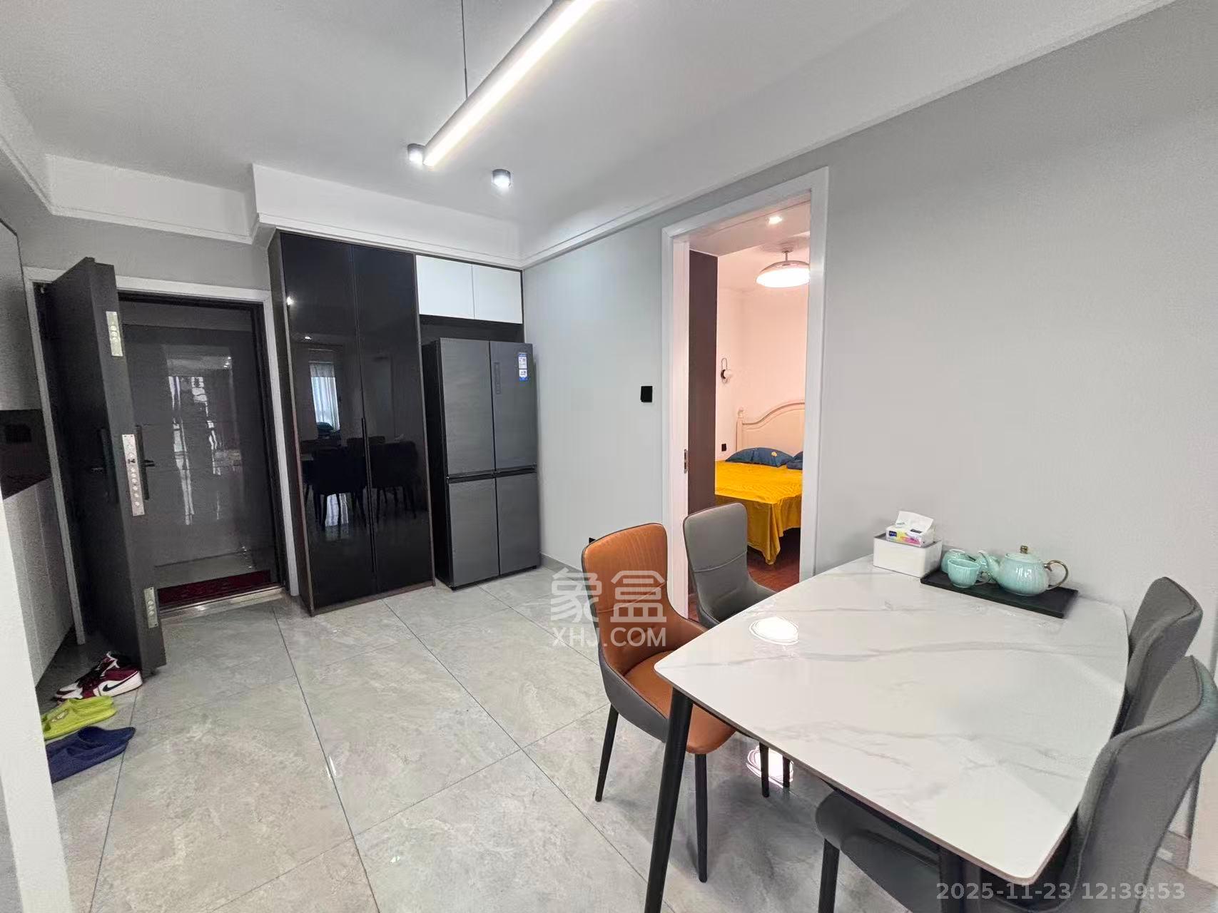 华城城市广场  3室2厅1卫    1800.0元/月室内图