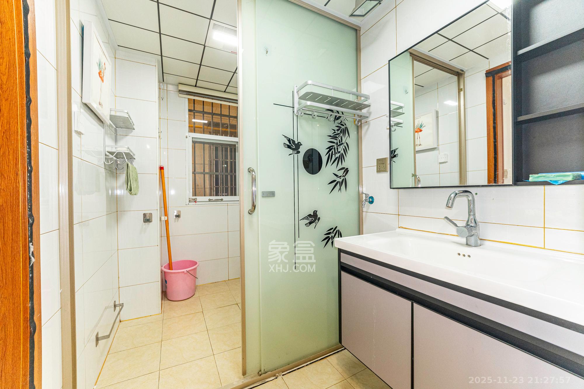 豪庭(江城豪庭) 3室2厅2卫 70.0万 豪庭(江城豪庭) 3室2厅2卫 70.0万卫生间