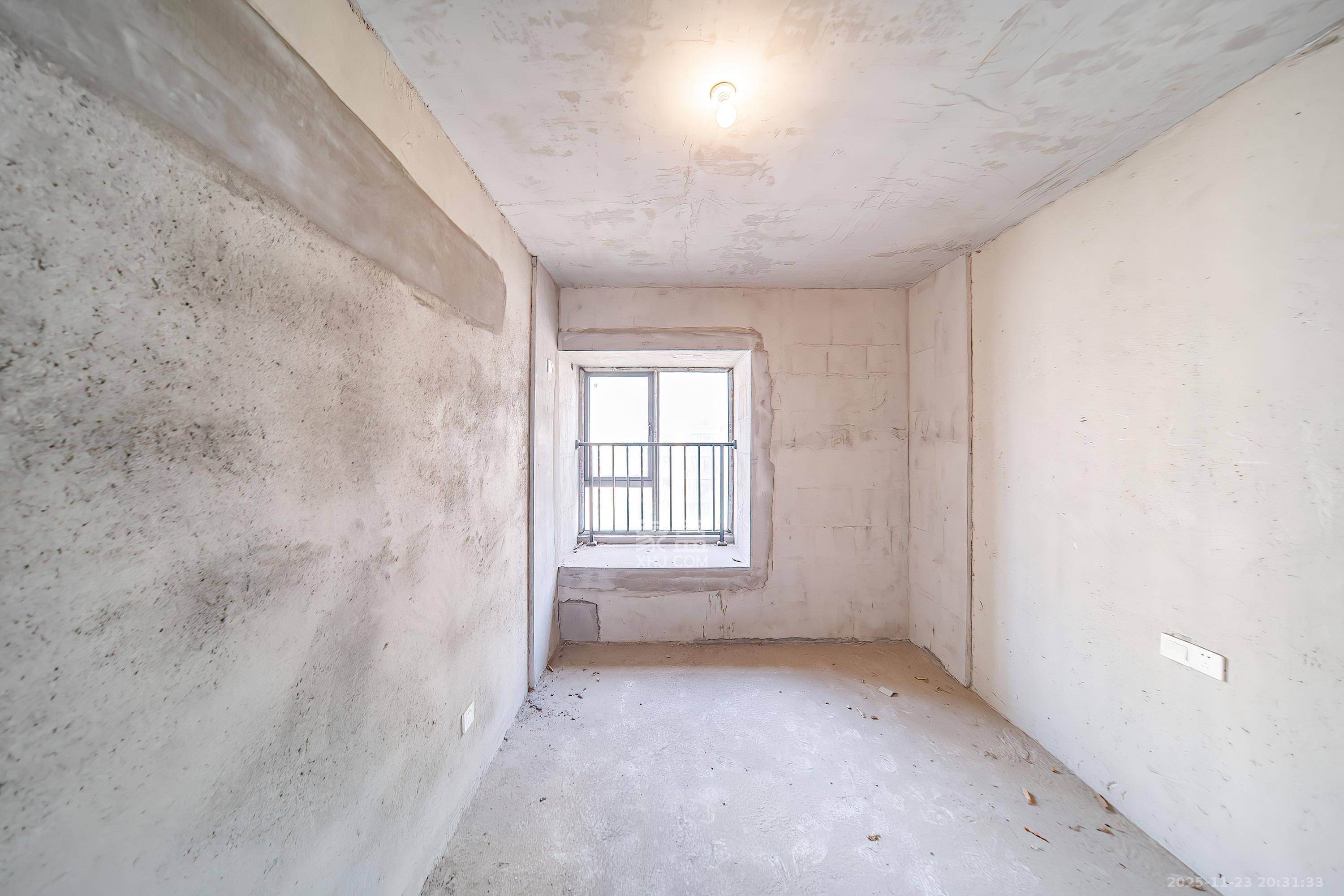 天健城  5室2厅2卫    280.0万卧室