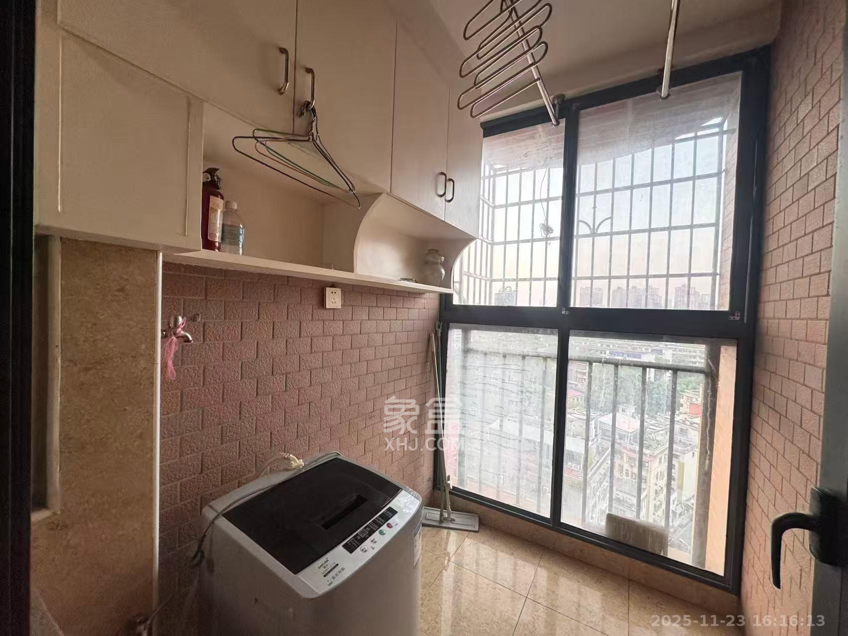 金领家族  1室1厅1卫    1300.0元/月室内图