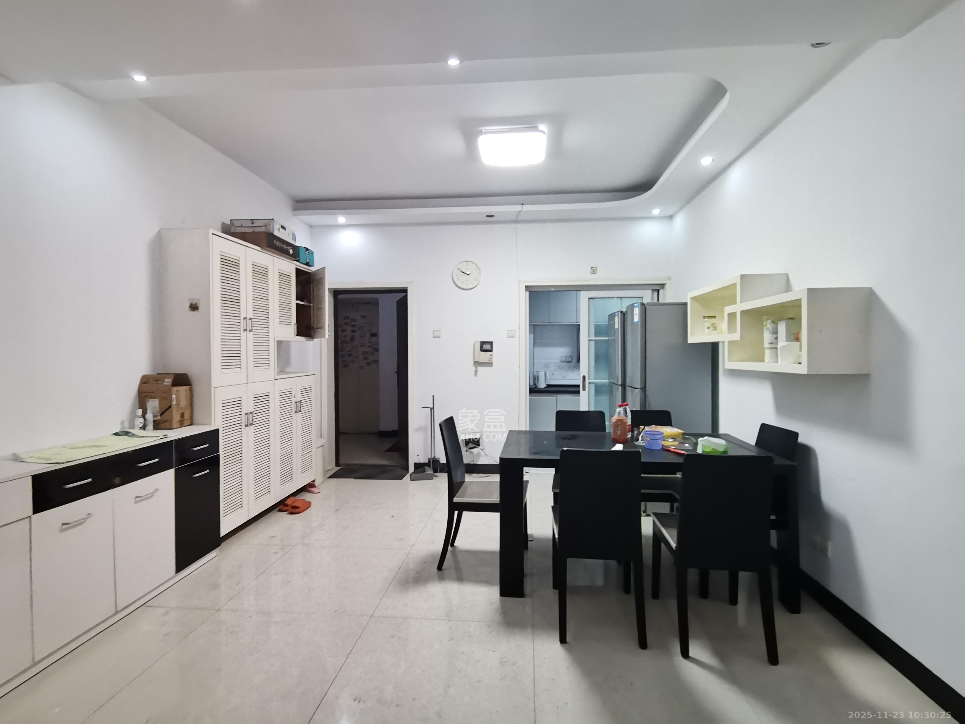 星城国际  3室2厅2卫    1700.0元/月室内图