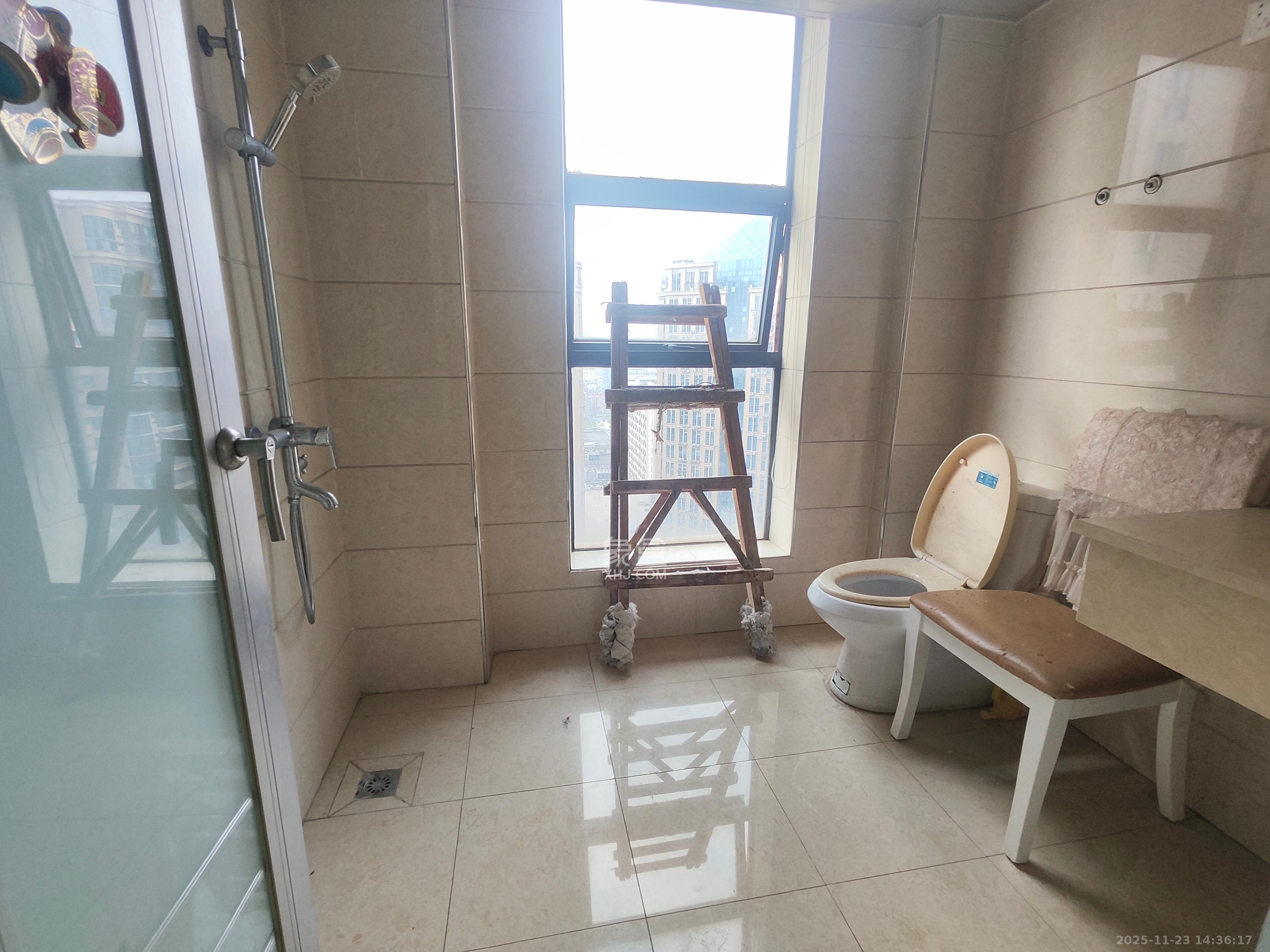 融圣国际  3室1厅2卫    3600.0元/月室内图