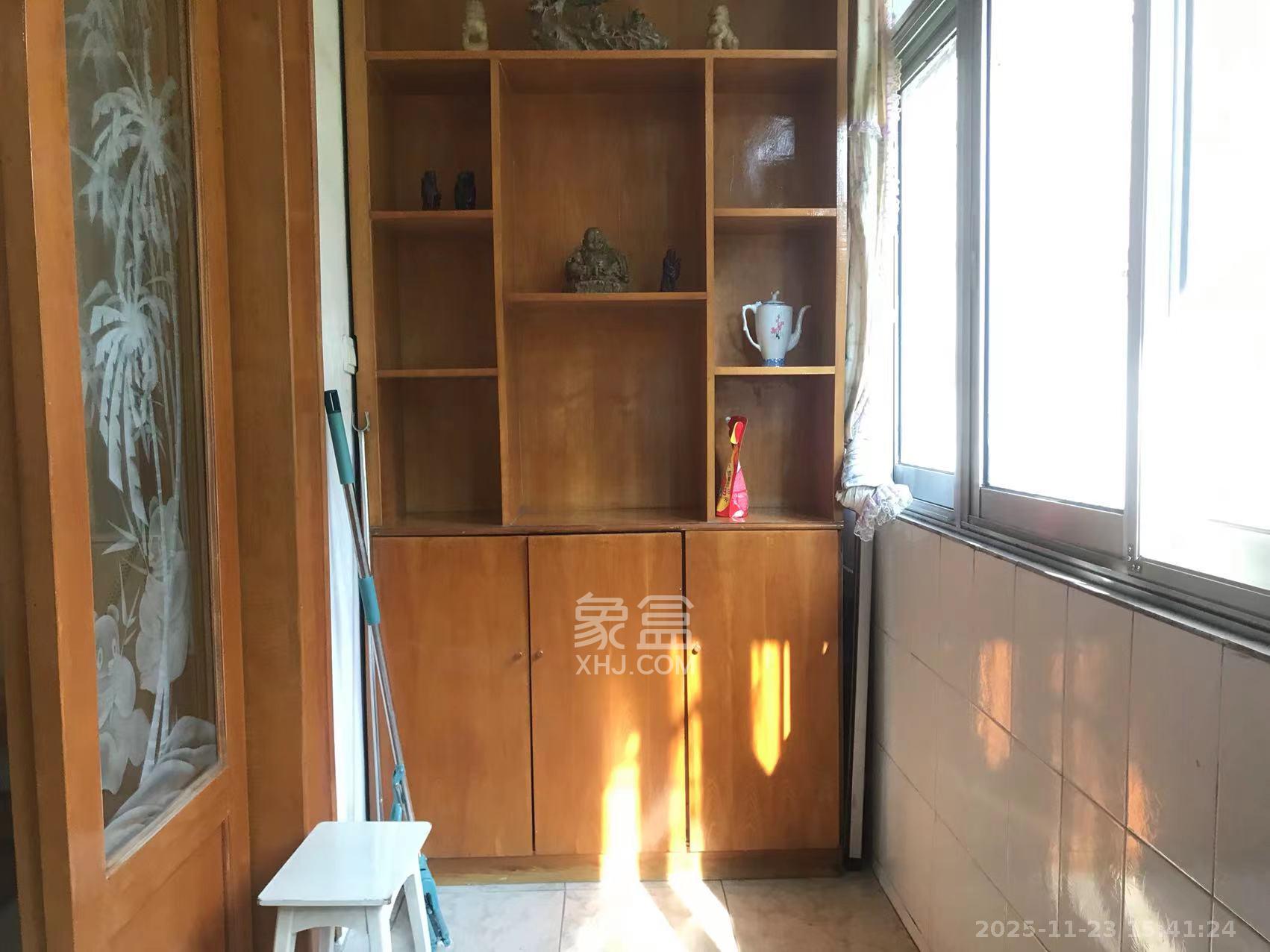 申湘花园  3室2厅1卫    2000.0元/月室内图