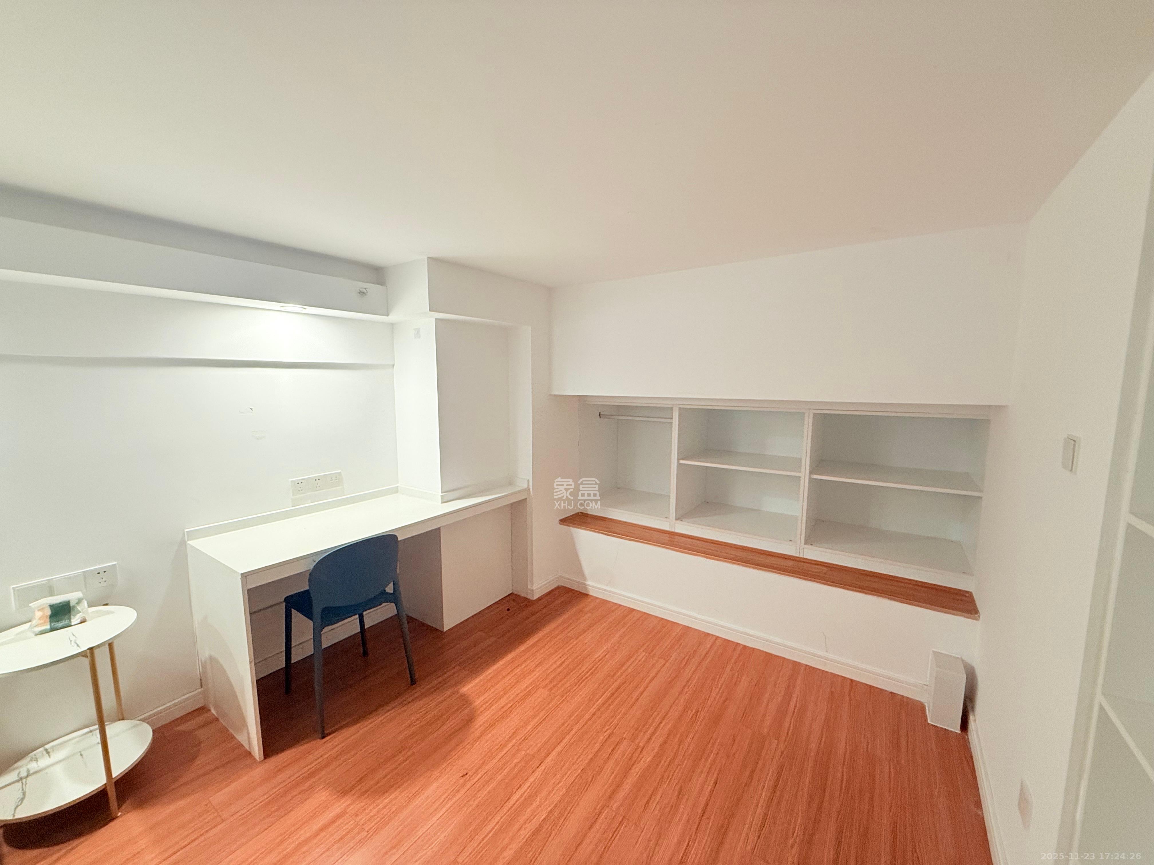 卓越江岸 1室2厅1卫 2000.0元/月 卓越江岸 1室2厅1卫 2000.0元/月室内图