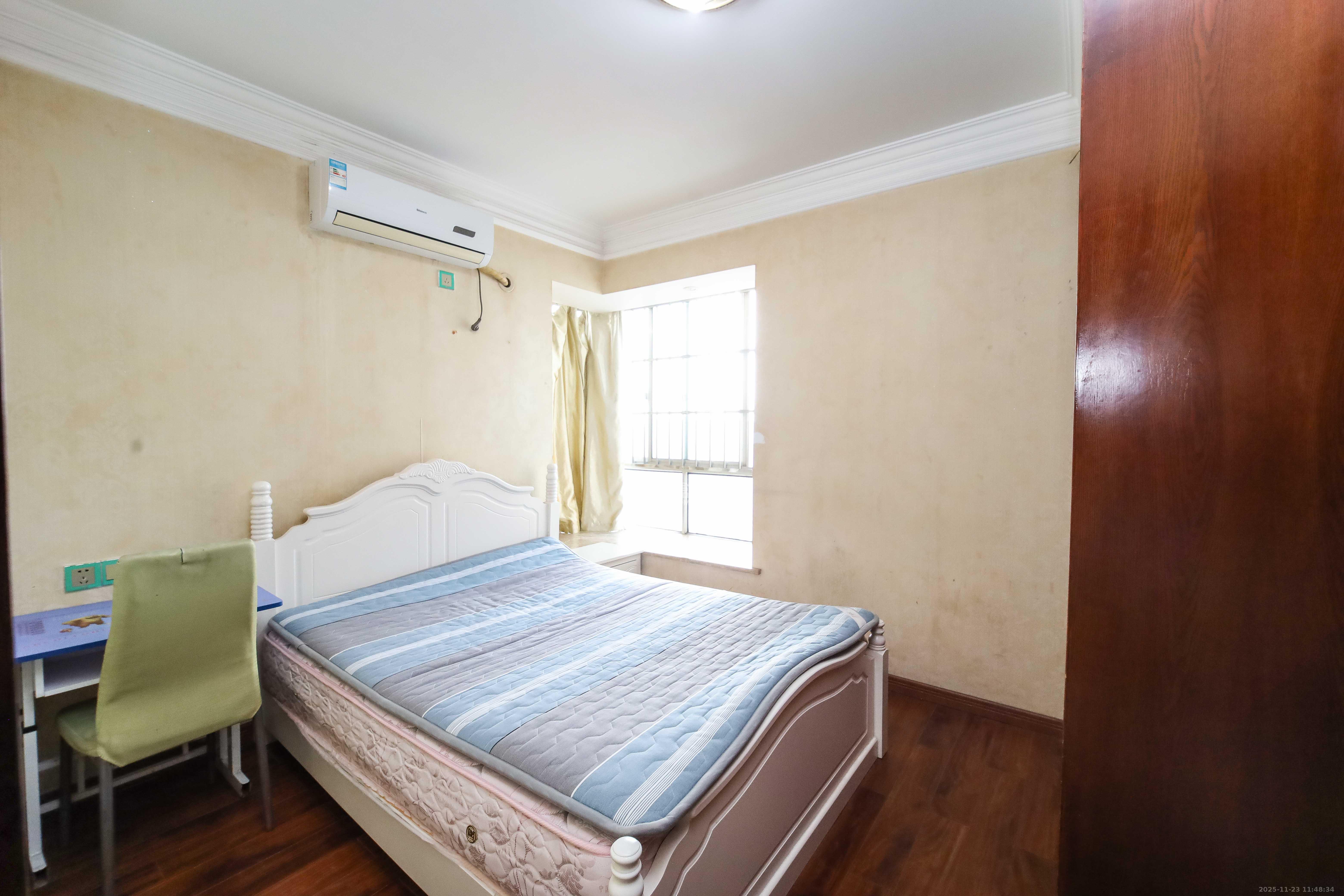 高桥现代商贸城  1室2厅1卫    2000.0元/月室内图