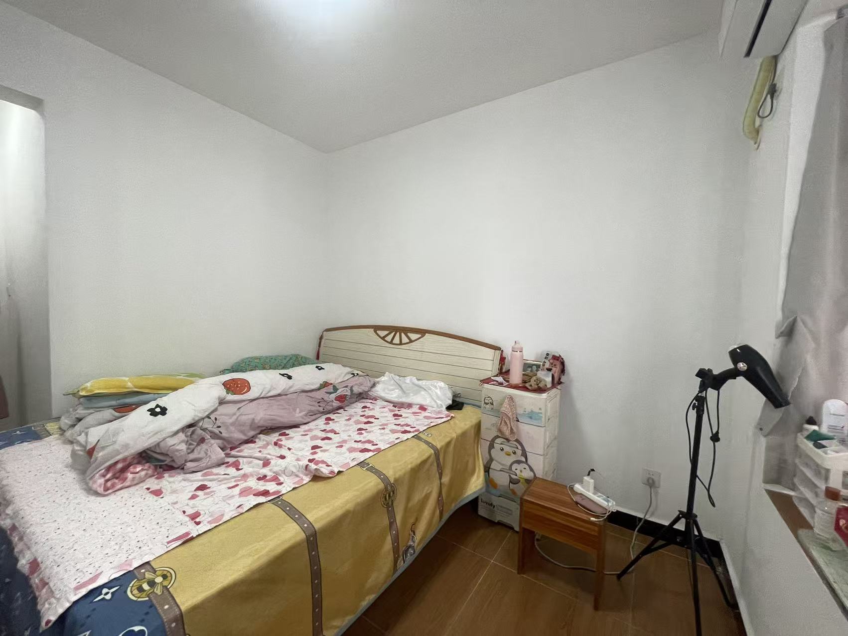 坡博家园二区 3室2厅2卫 2200.0元/月 坡博家园二区 3室2厅2卫 2200.0元/月室内图