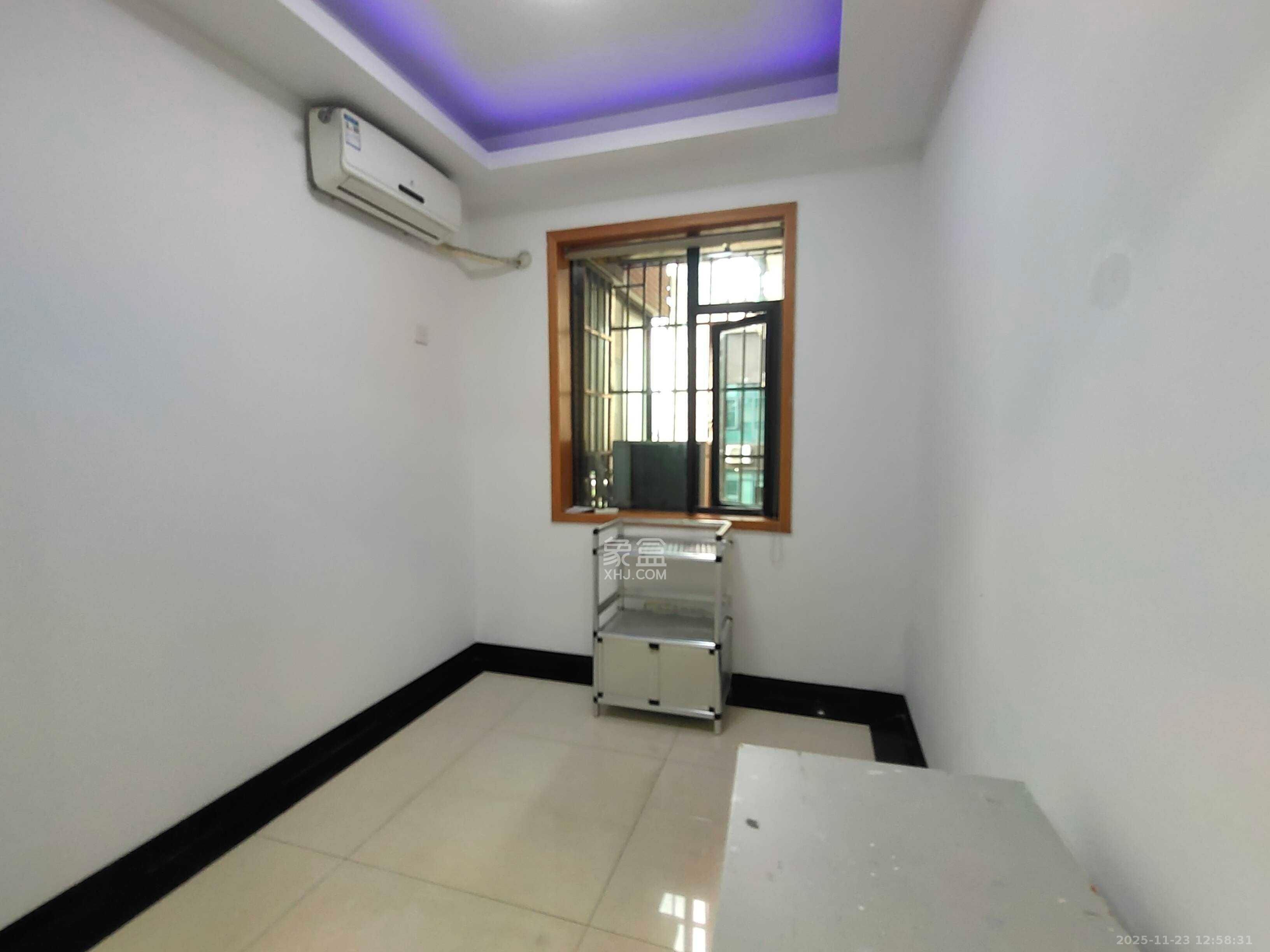 融圣国际 2室1厅1卫 2700.0元/月 融圣国际 2室1厅1卫 2700.0元/月室内图