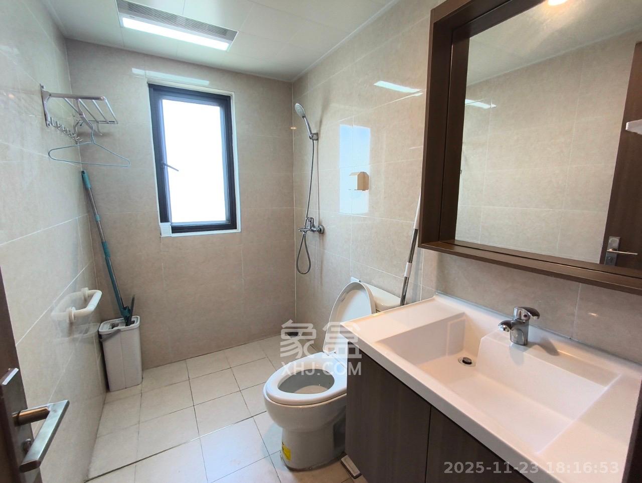 保利香槟国际 4室2厅2卫 2600.0元/月 保利香槟国际 4室2厅2卫 2600.0元/月室内图