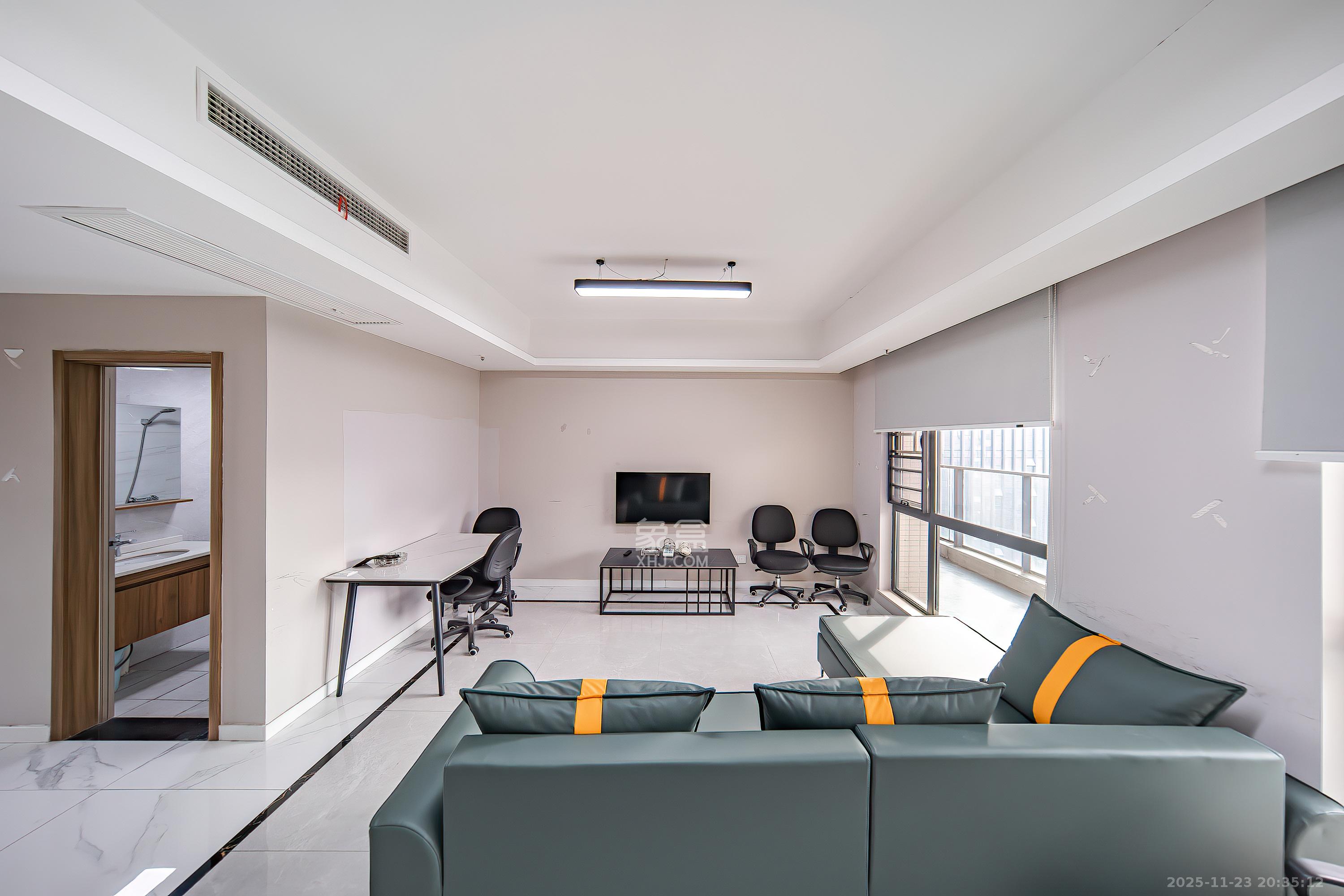 里约荟 3室2厅2卫 70.0万 里约荟 3室2厅2卫 70.0万客厅