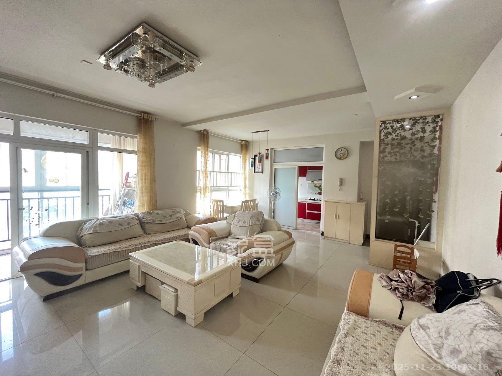 麓山润城 3室2厅2卫 2200.0元/月 麓山润城 3室2厅2卫 2200.0元/月室内图