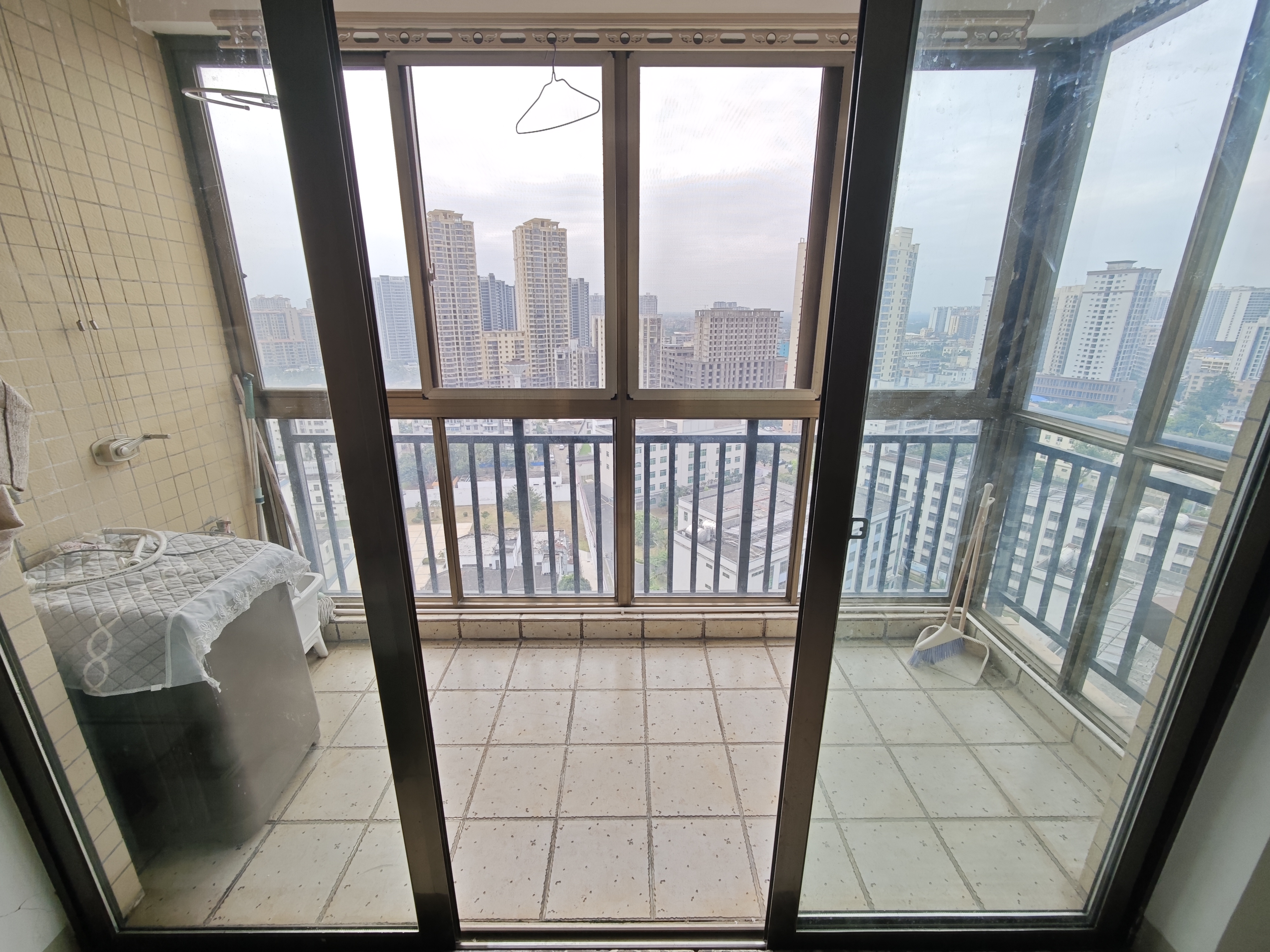 滨江绿都 2室1厅1卫 2300.0元/月 滨江绿都 2室1厅1卫 2300.0元/月室内图