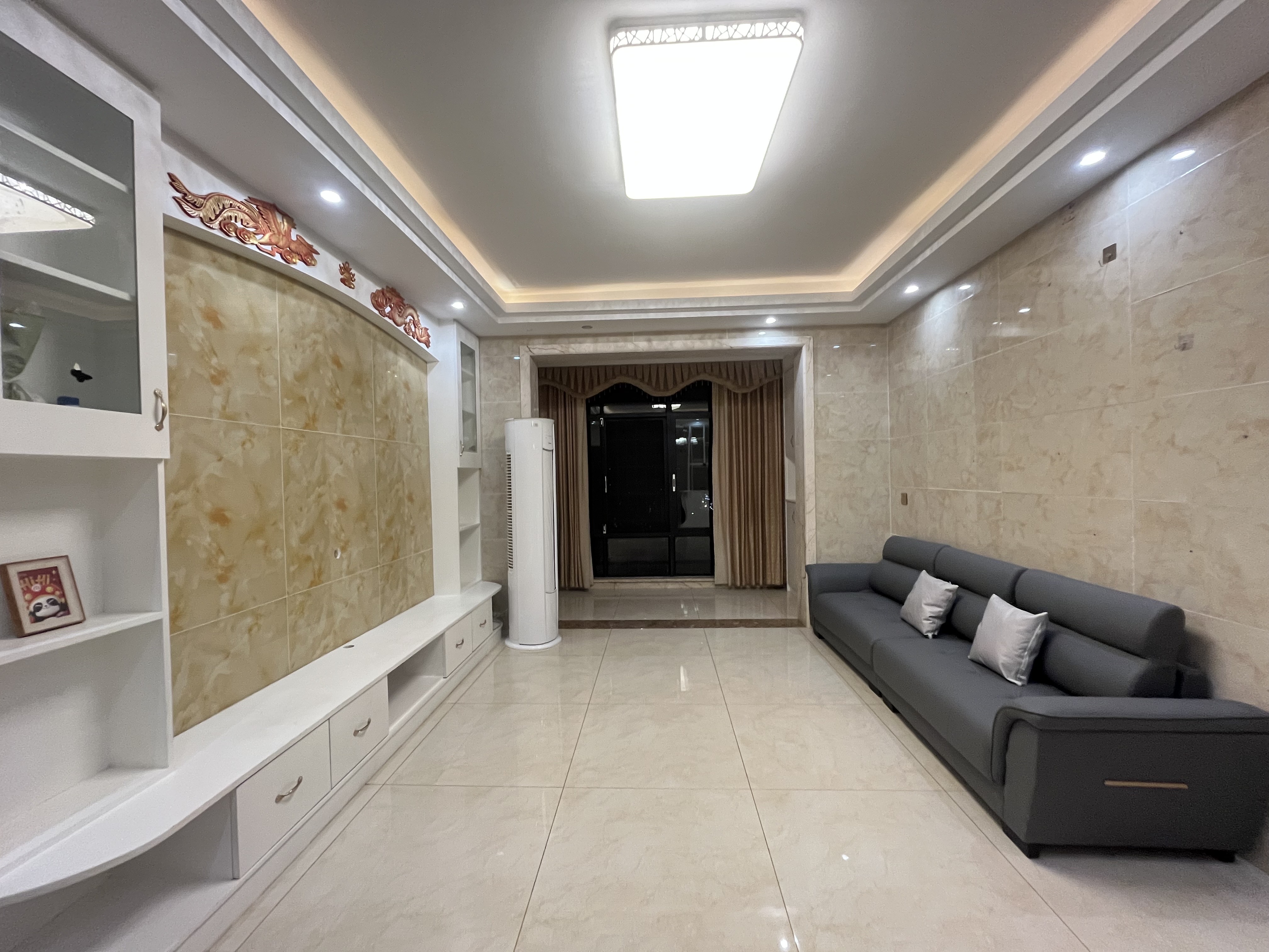 尚邦彩霞满天  3室2厅2卫    2100.0元/月