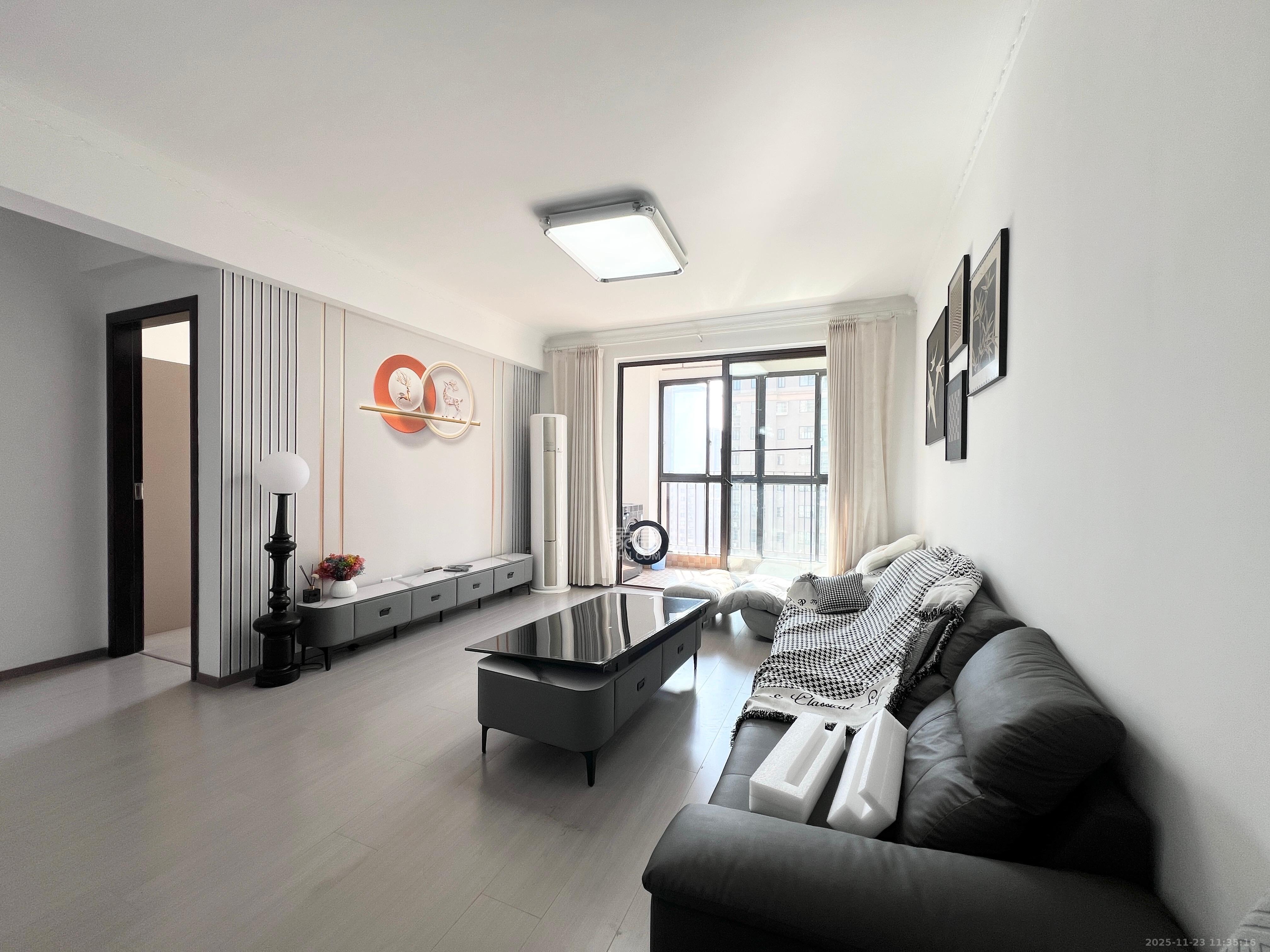 华润凤凰城三期  2室1厅1卫    2100.0元/月