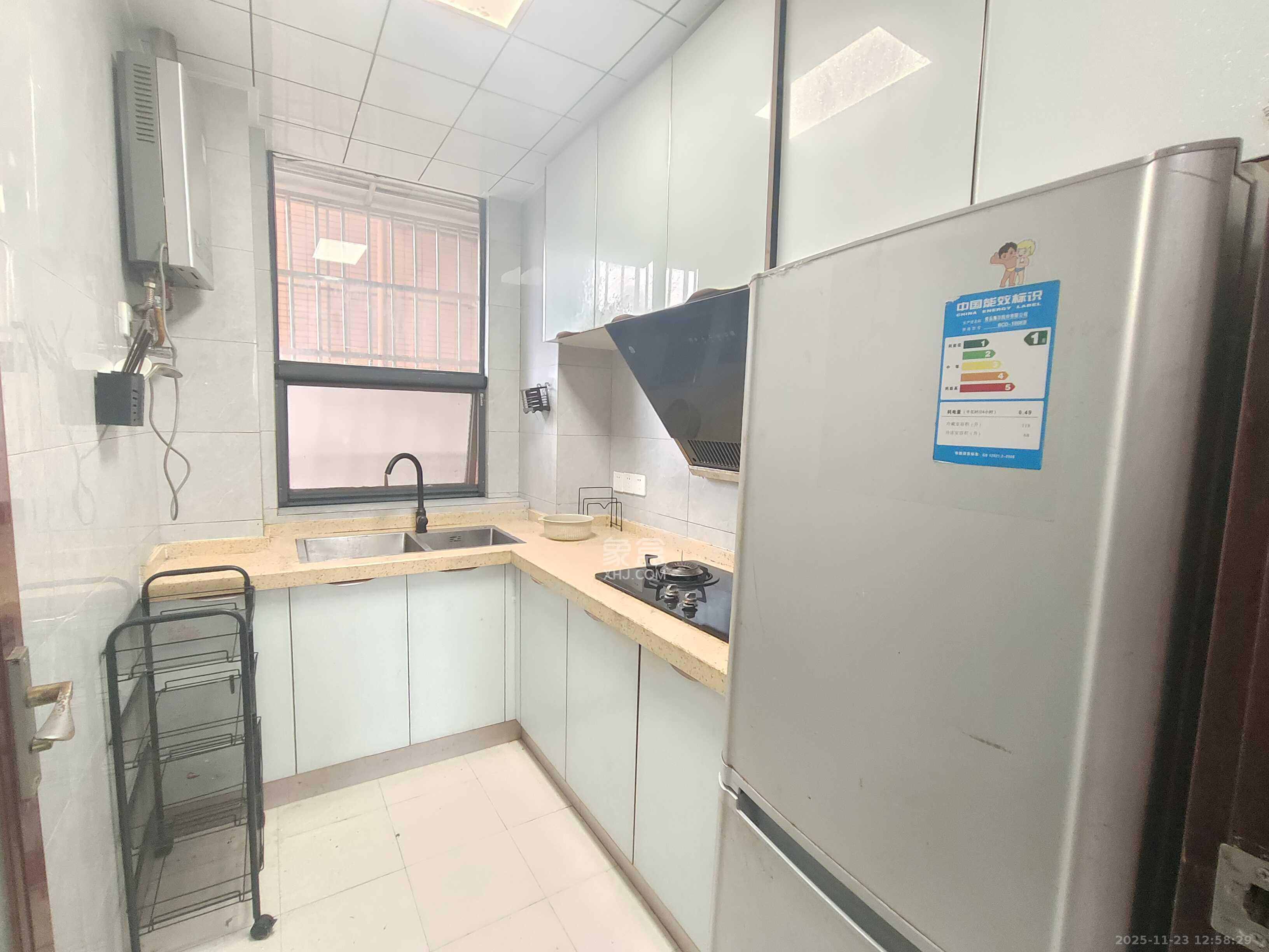 融圣国际 2室1厅1卫 2700.0元/月 融圣国际 2室1厅1卫 2700.0元/月室内图