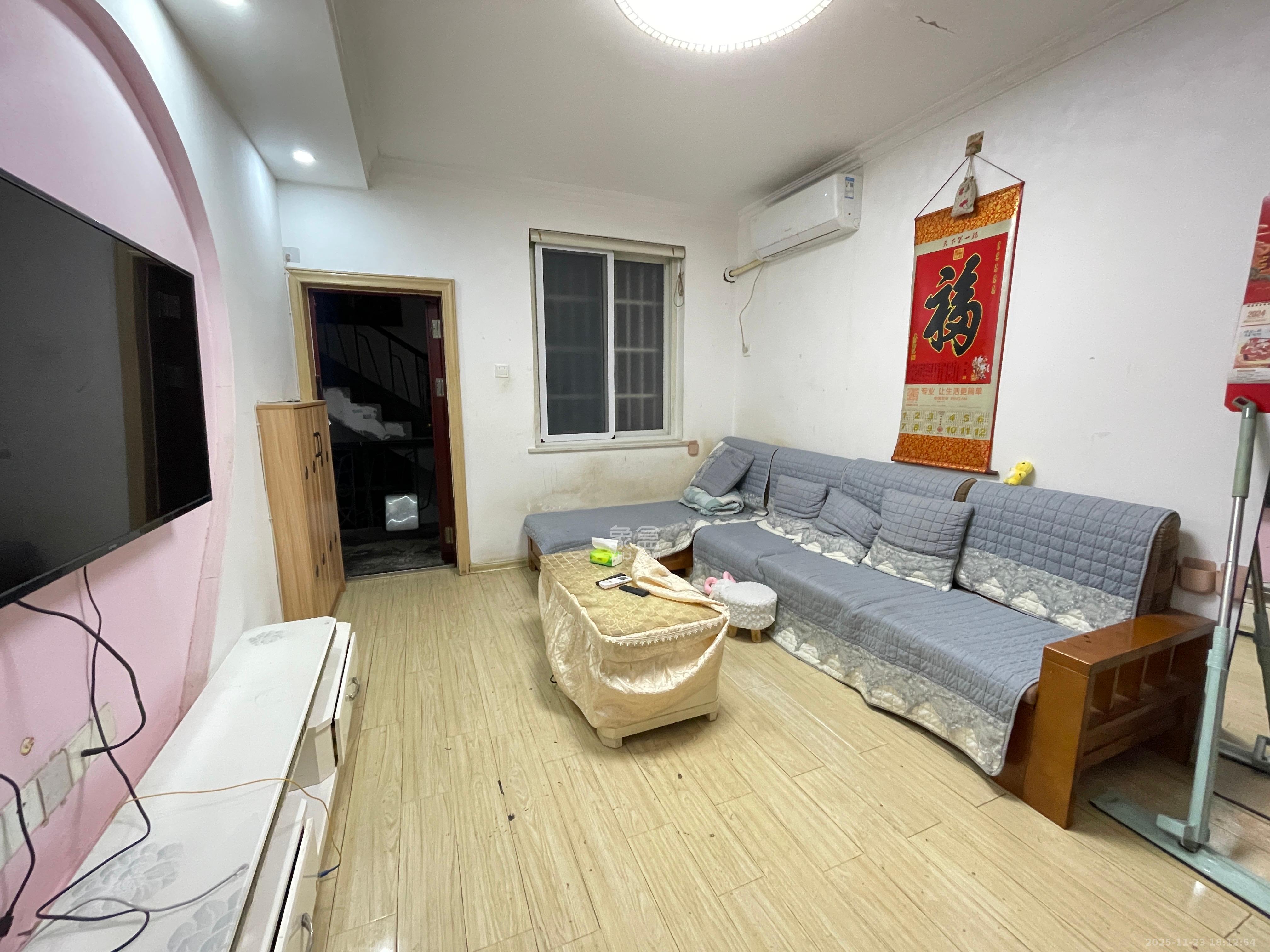 牛婆塘社区 2室2厅1卫 1600.0元/月 牛婆塘社区 2室2厅1卫 1600.0元/月室内图