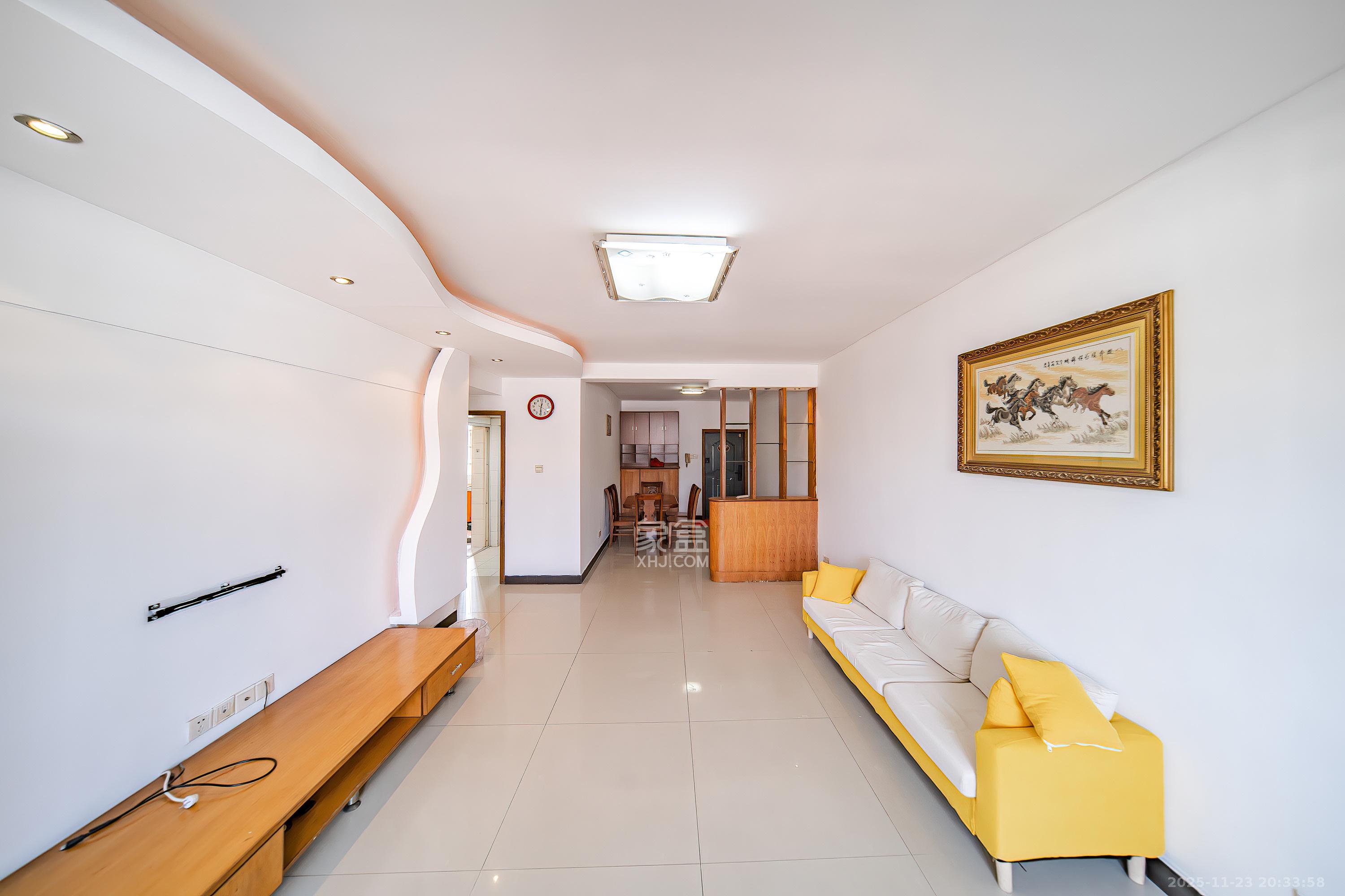 德雅苑  3室2厅2卫    81.2万客厅