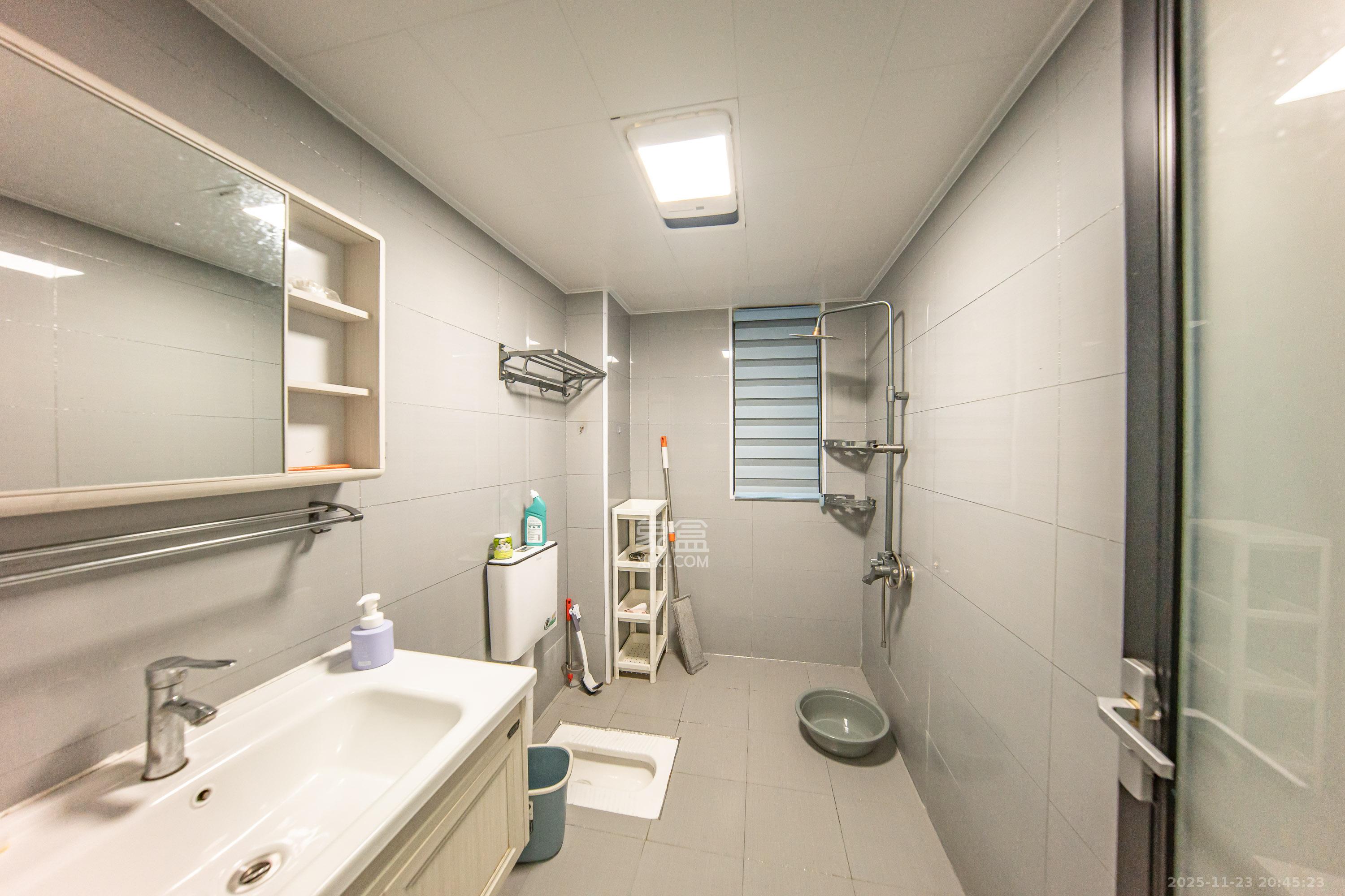 蓝光雍锦半岛 3室2厅2卫 89.0万 蓝光雍锦半岛 3室2厅2卫 89.0万卫生间