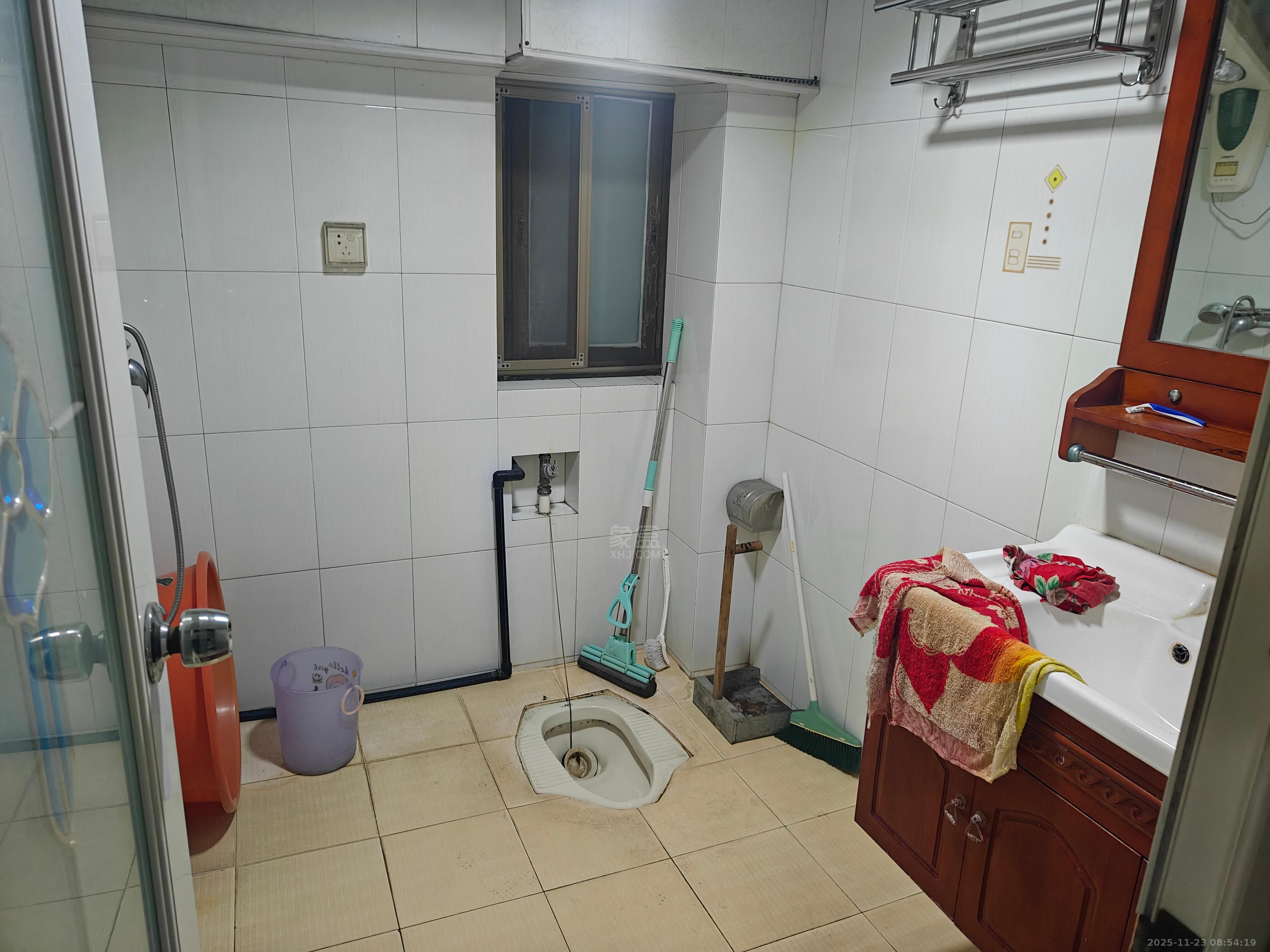 泰华二村 3室2厅2卫 1200.0元/月 泰华二村 3室2厅2卫 1200.0元/月室内图