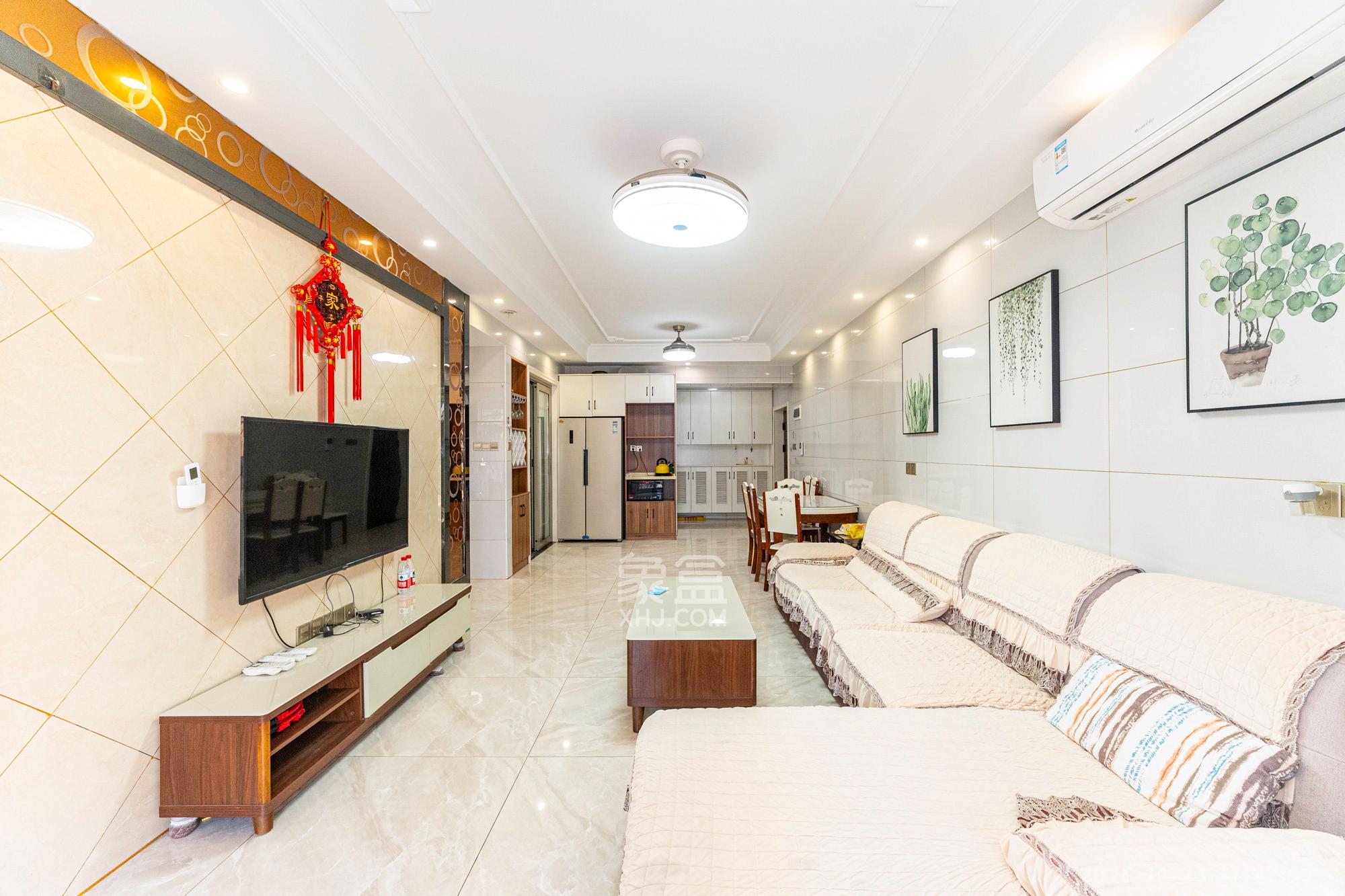 豪庭（江城豪庭）  3室2厅2卫    70.0万客厅