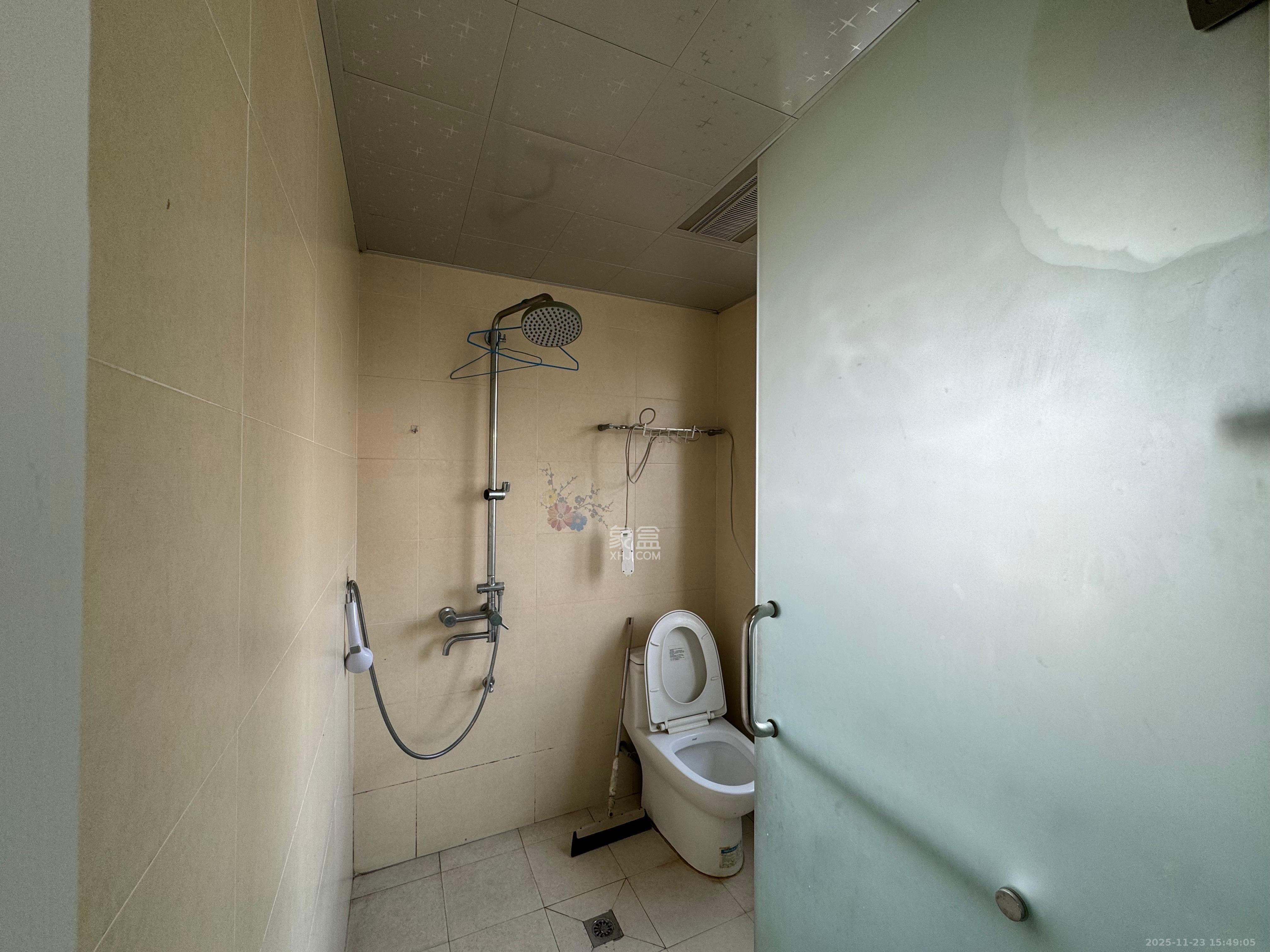 学府华庭 3室2厅2卫 2500.0元/月 学府华庭 3室2厅2卫 2500.0元/月室内图