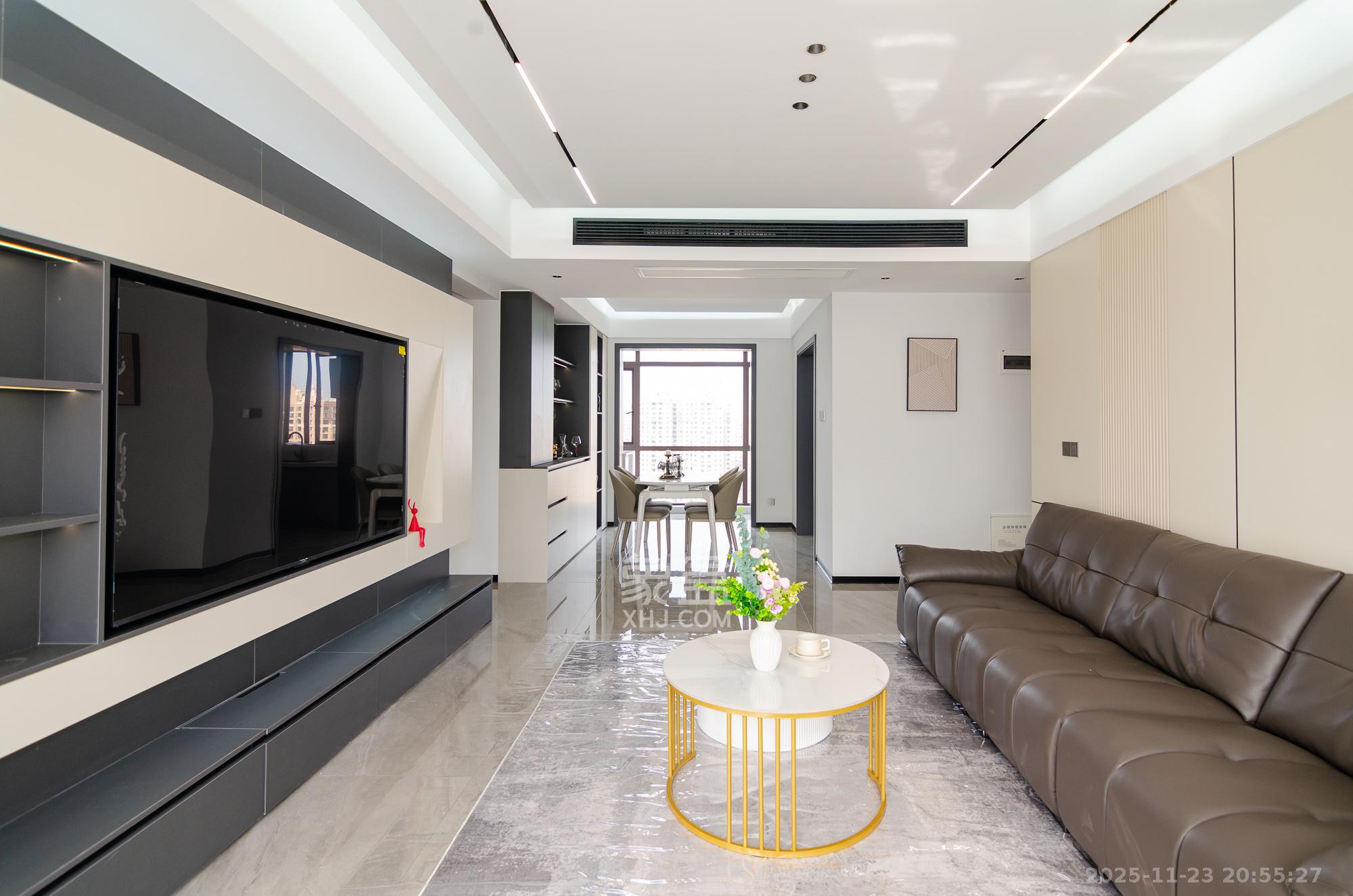 新华联梦想城  4室2厅2卫    113.8万客厅